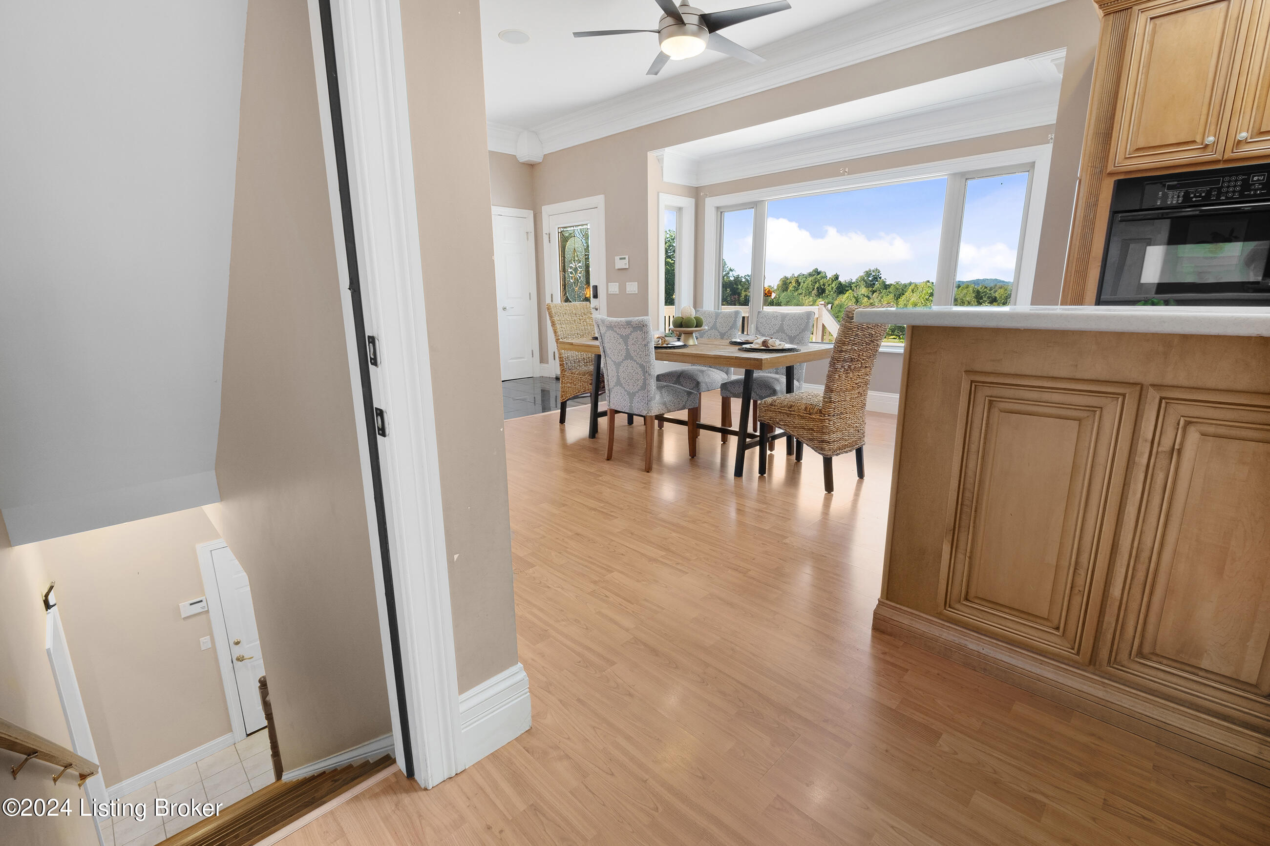 1084 Oak Pointe Dr