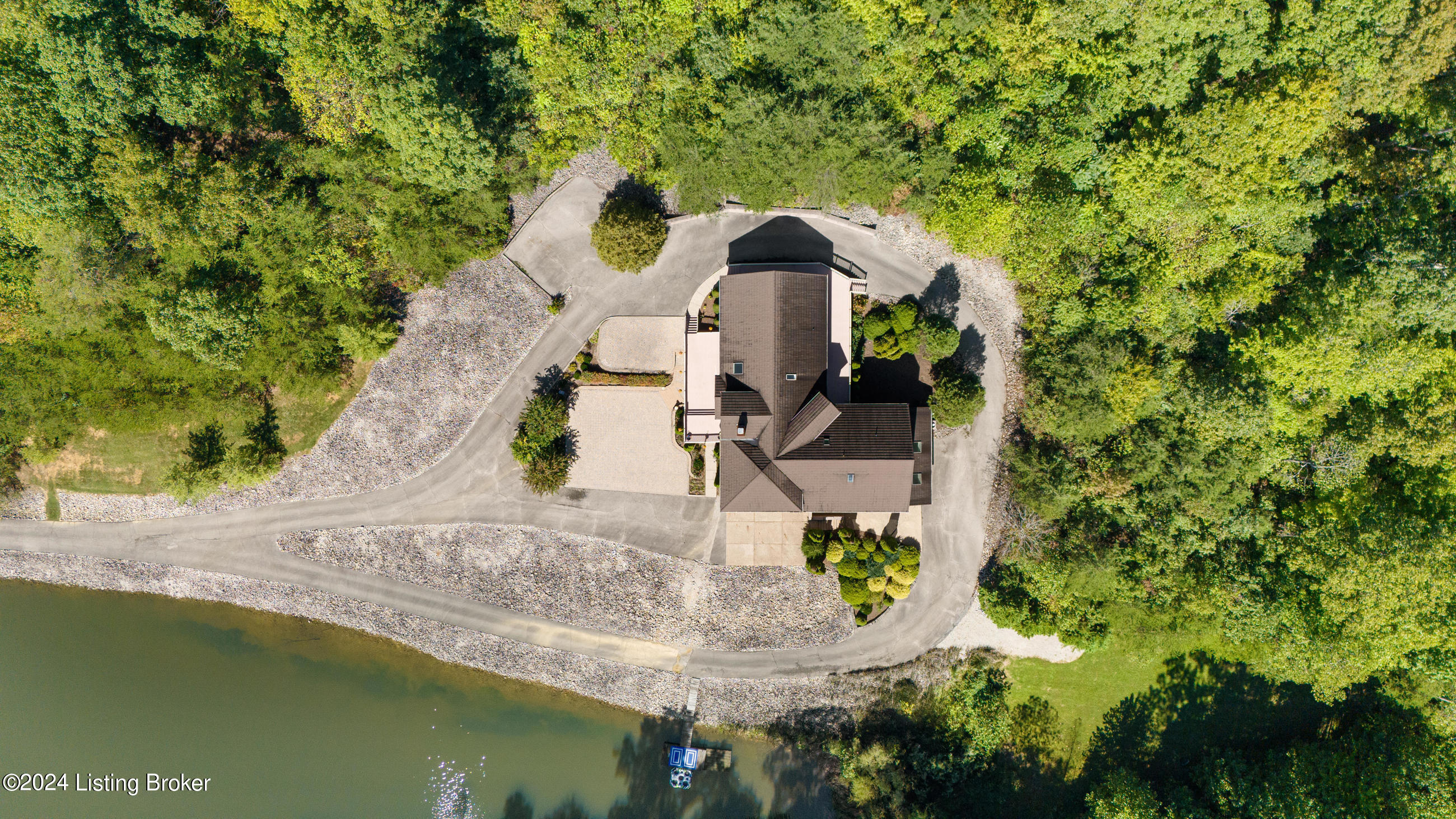 1084 Oak Pointe Dr
