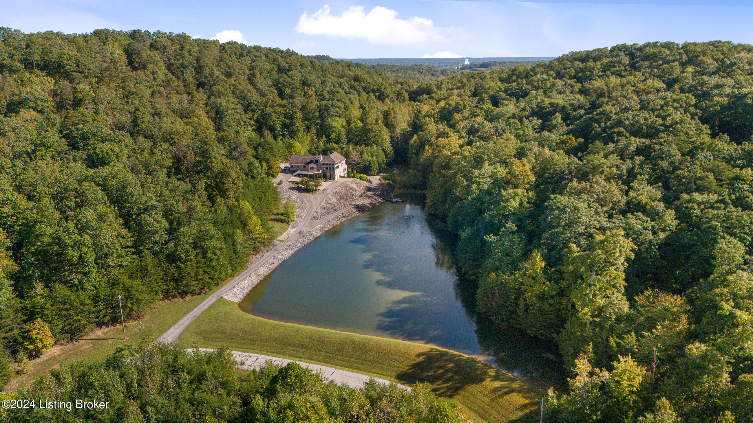 1084 Oak Pointe Dr