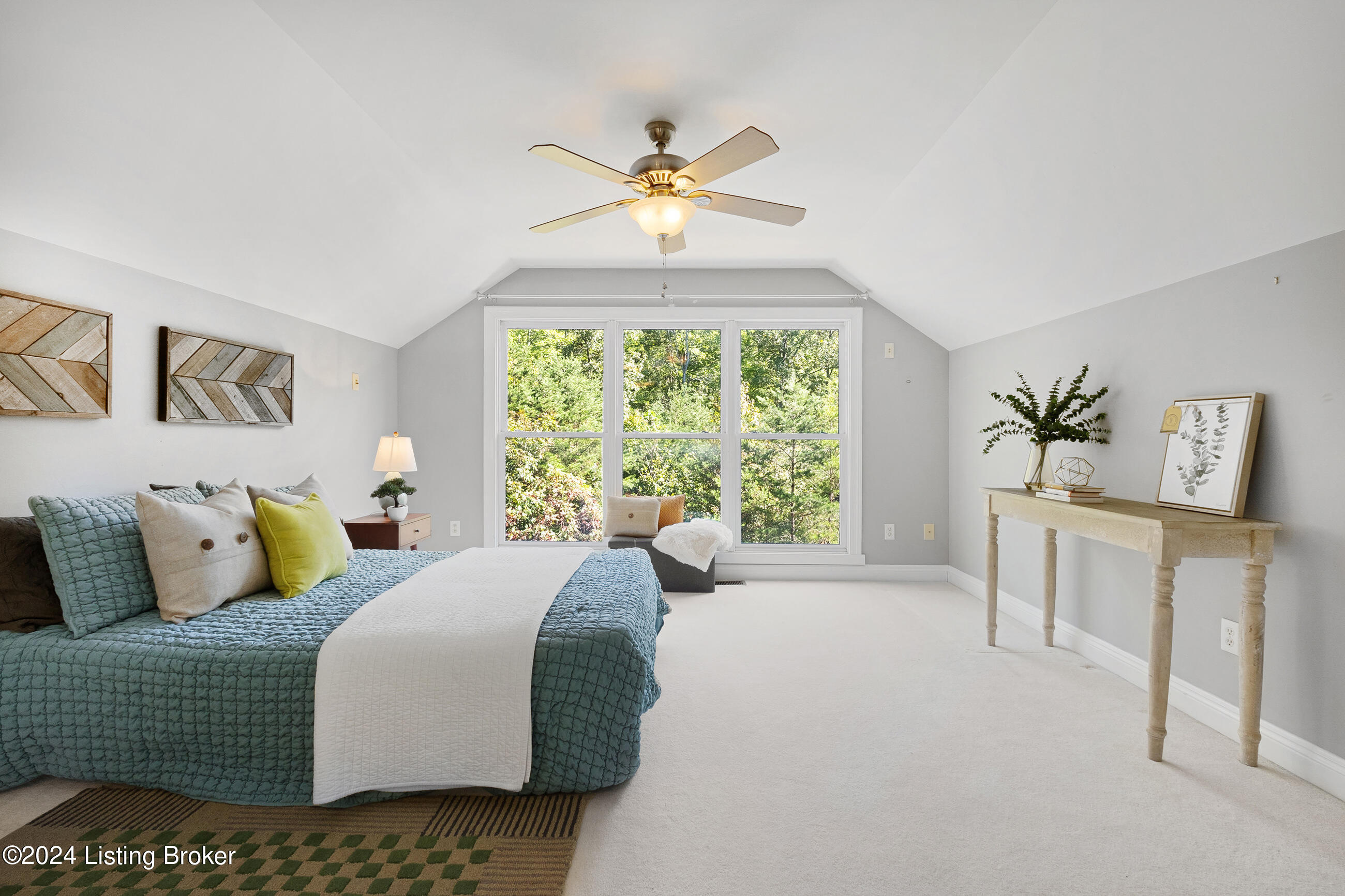 1084 Oak Pointe Dr