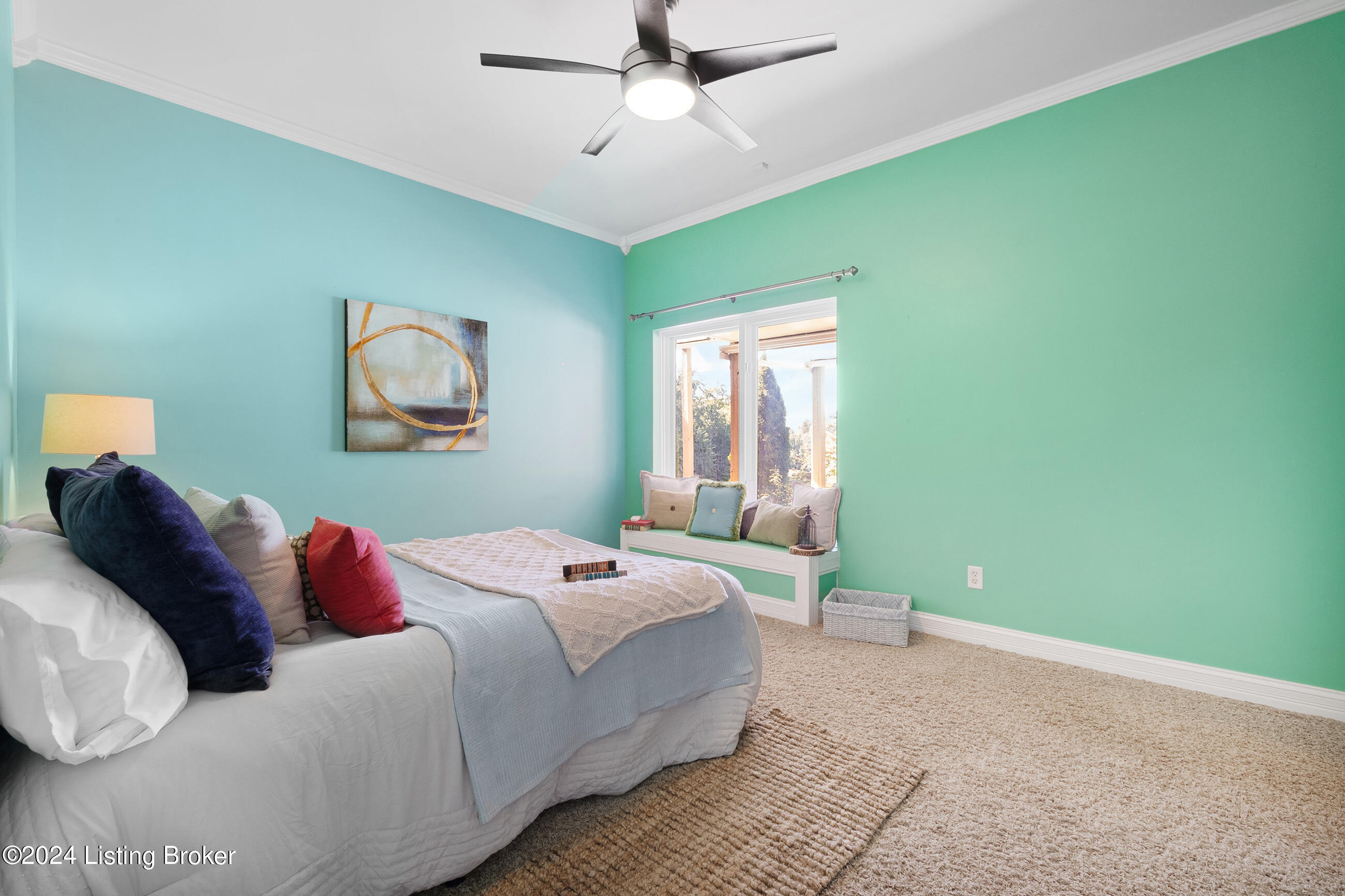 1084 Oak Pointe Dr