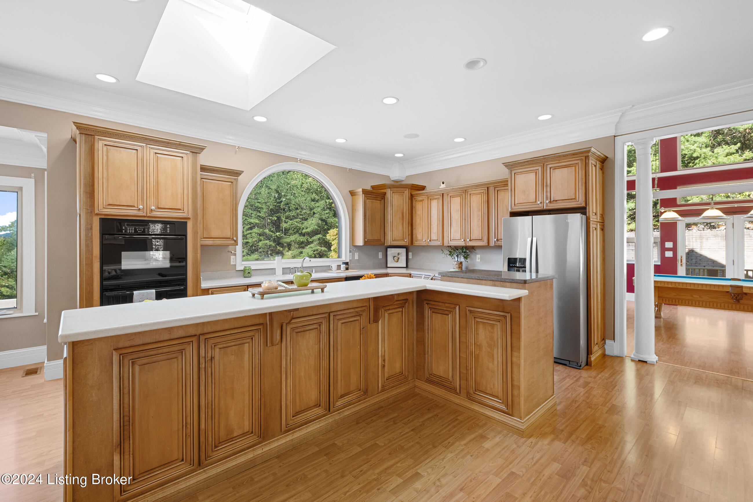 1084 Oak Pointe Dr