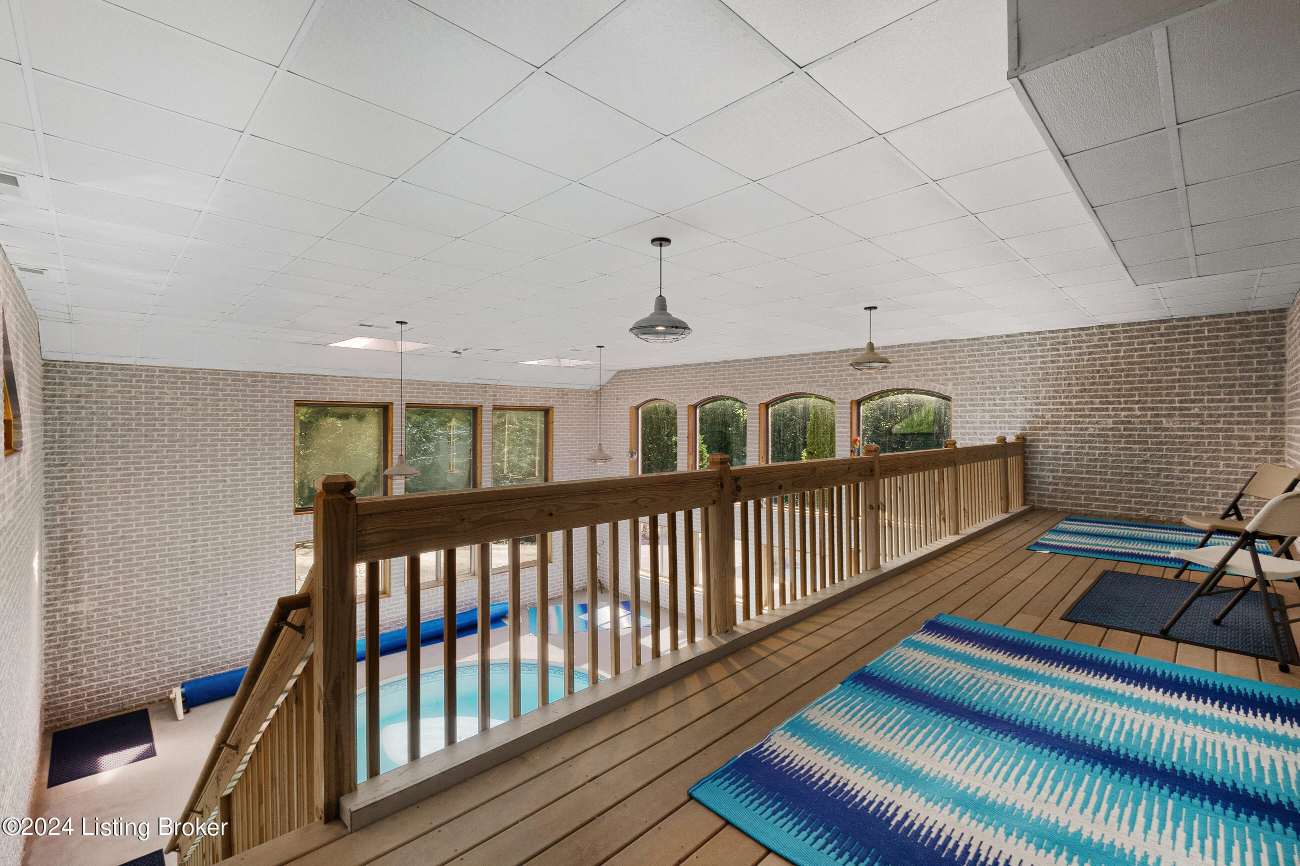 1084 Oak Pointe Dr