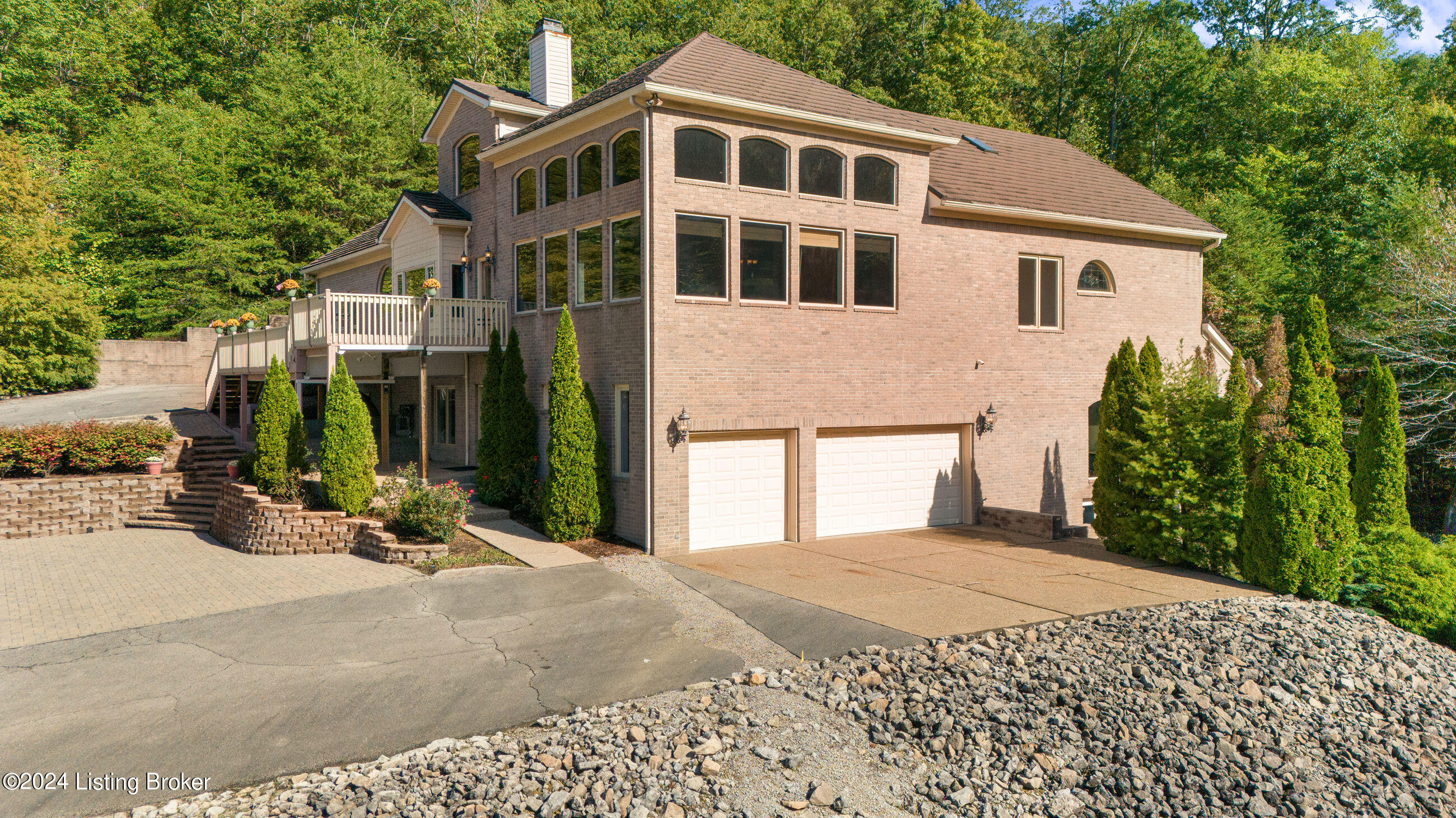 1084 Oak Pointe Dr