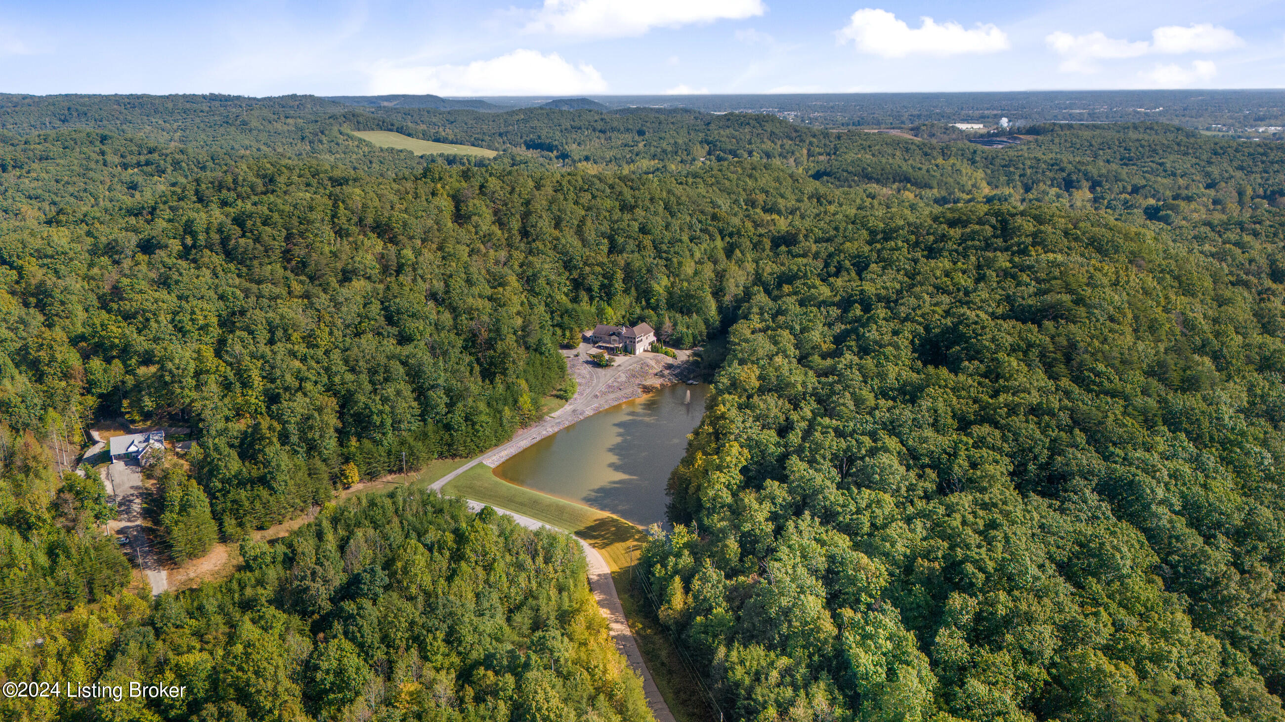 1084 Oak Pointe Dr