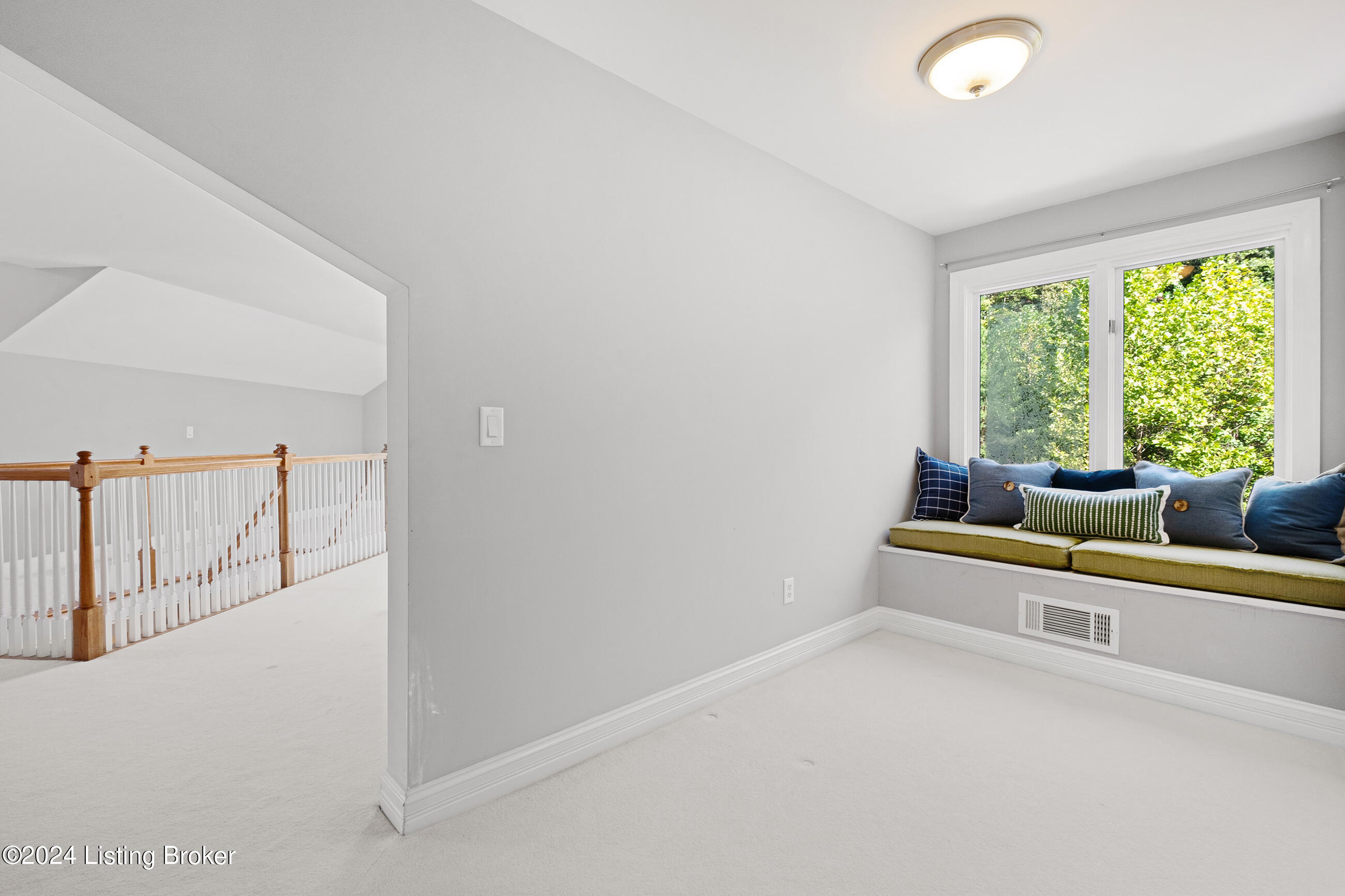1084 Oak Pointe Dr