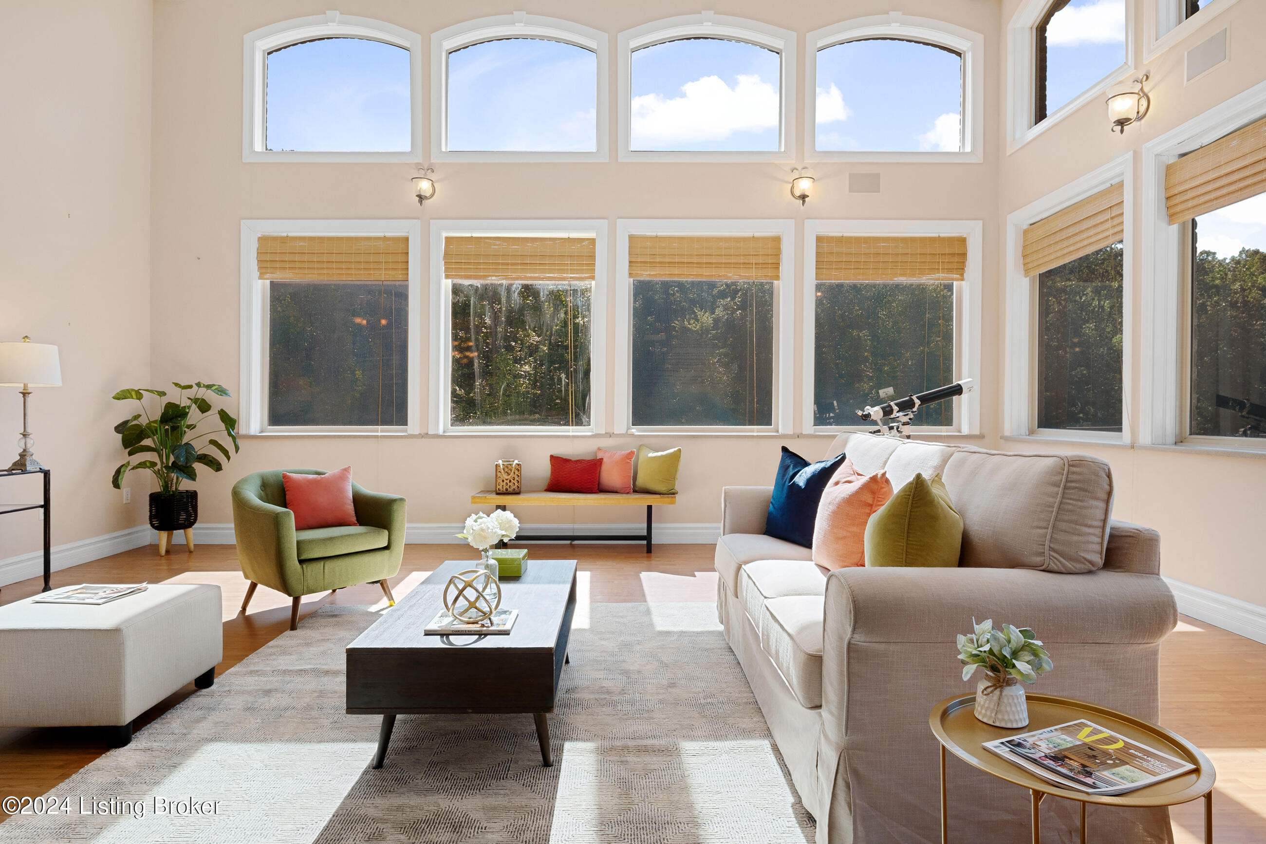 1084 Oak Pointe Dr