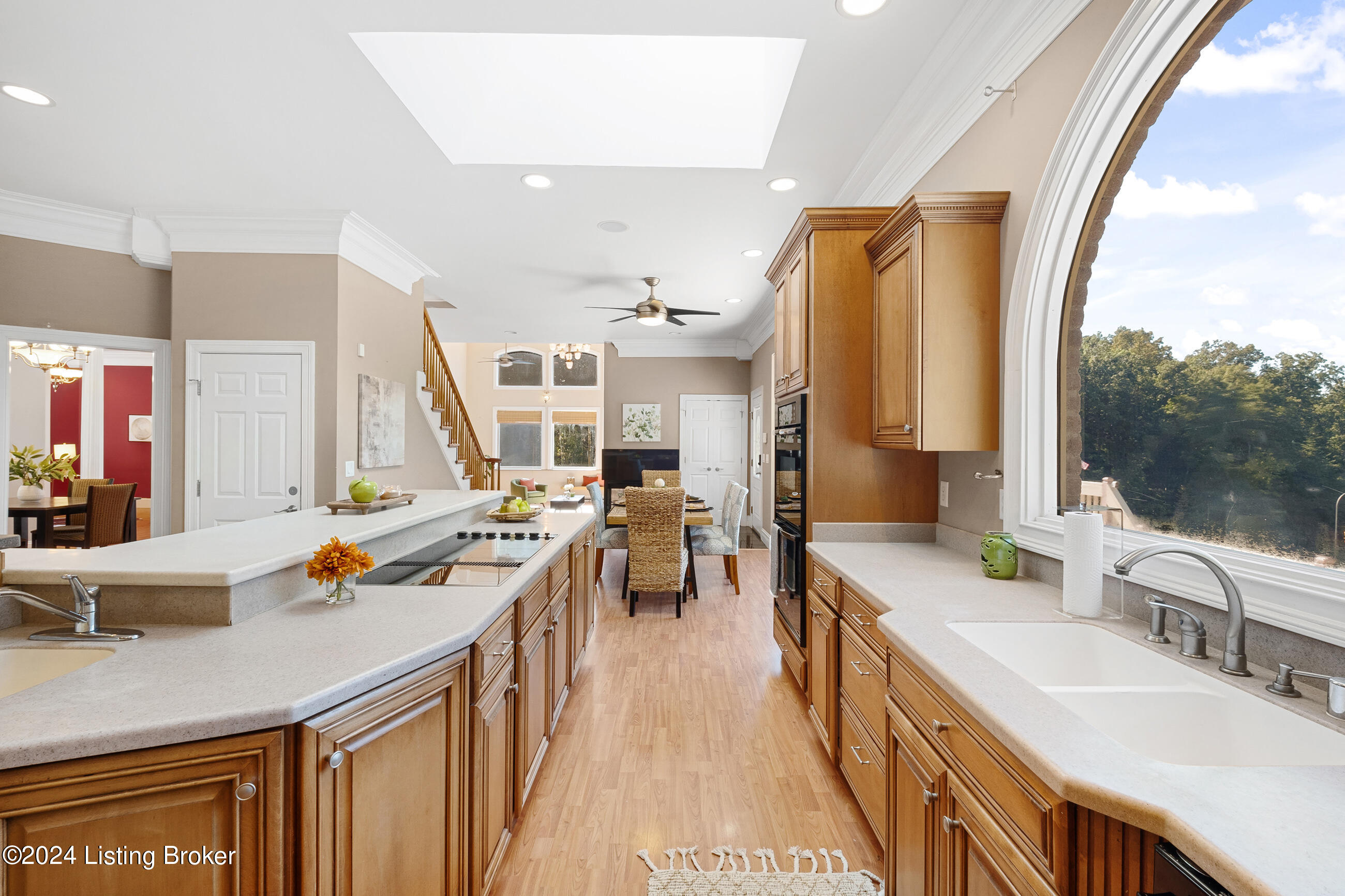 1084 Oak Pointe Dr