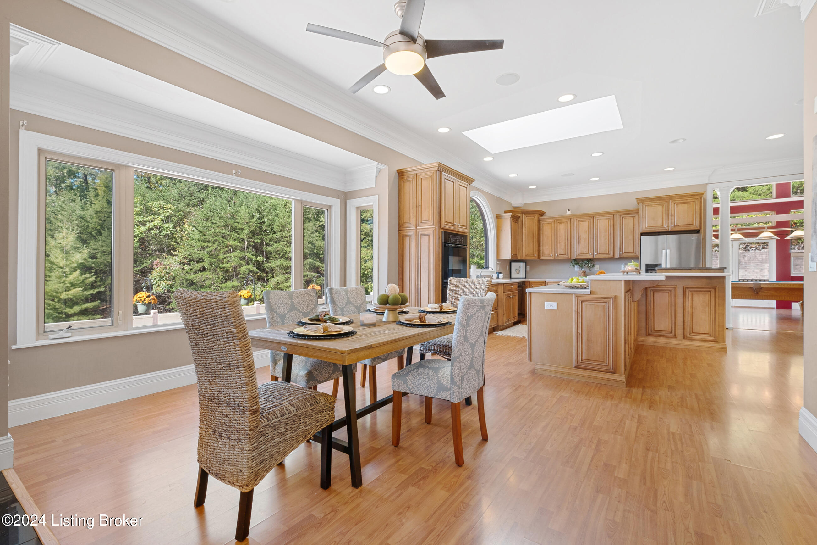 1084 Oak Pointe Dr