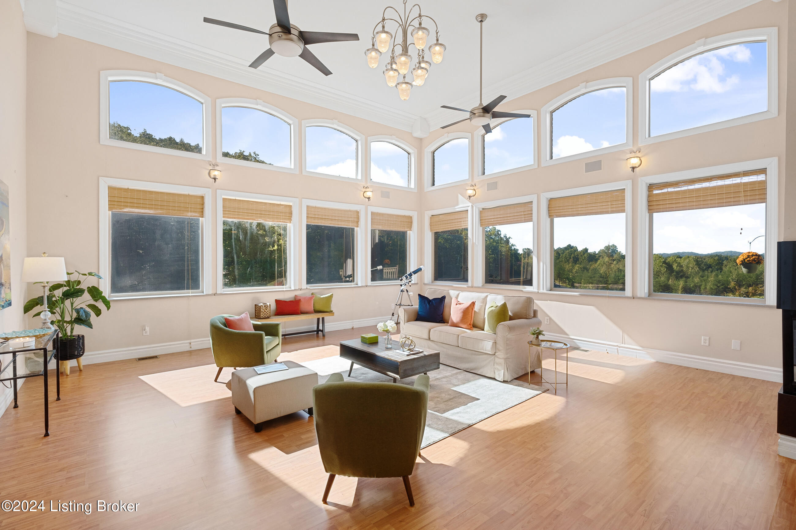 1084 Oak Pointe Dr
