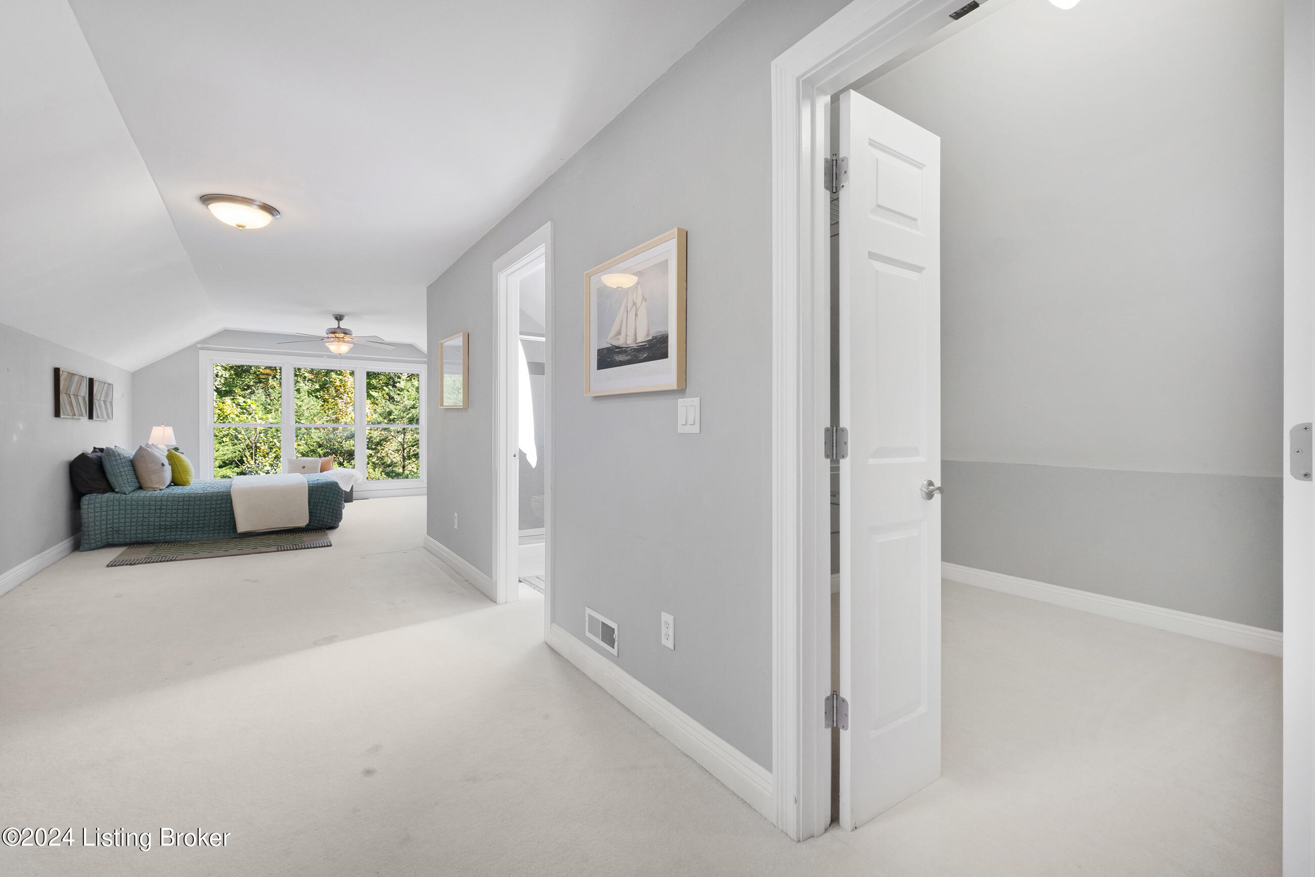 1084 Oak Pointe Dr