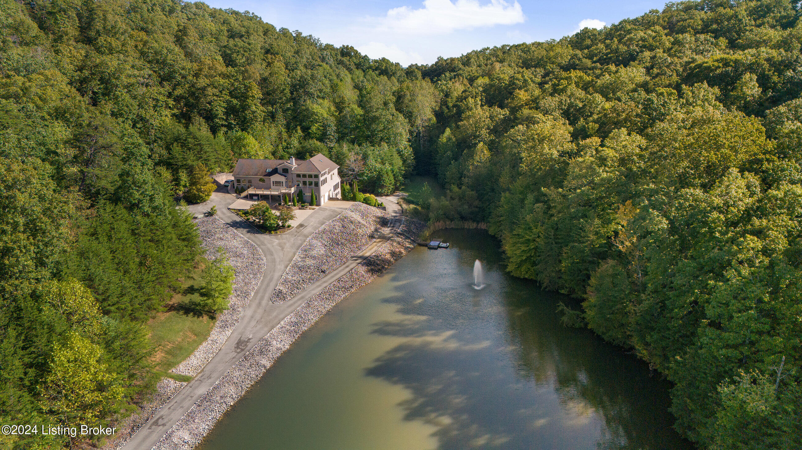 1084 Oak Pointe Dr