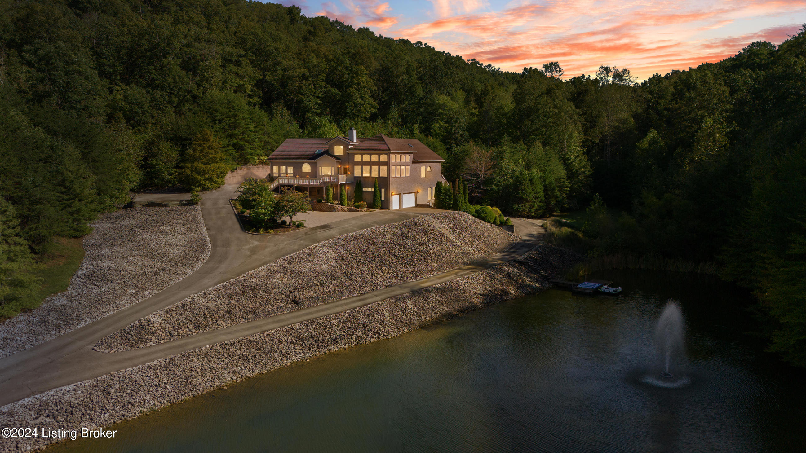 1084 Oak Pointe Dr