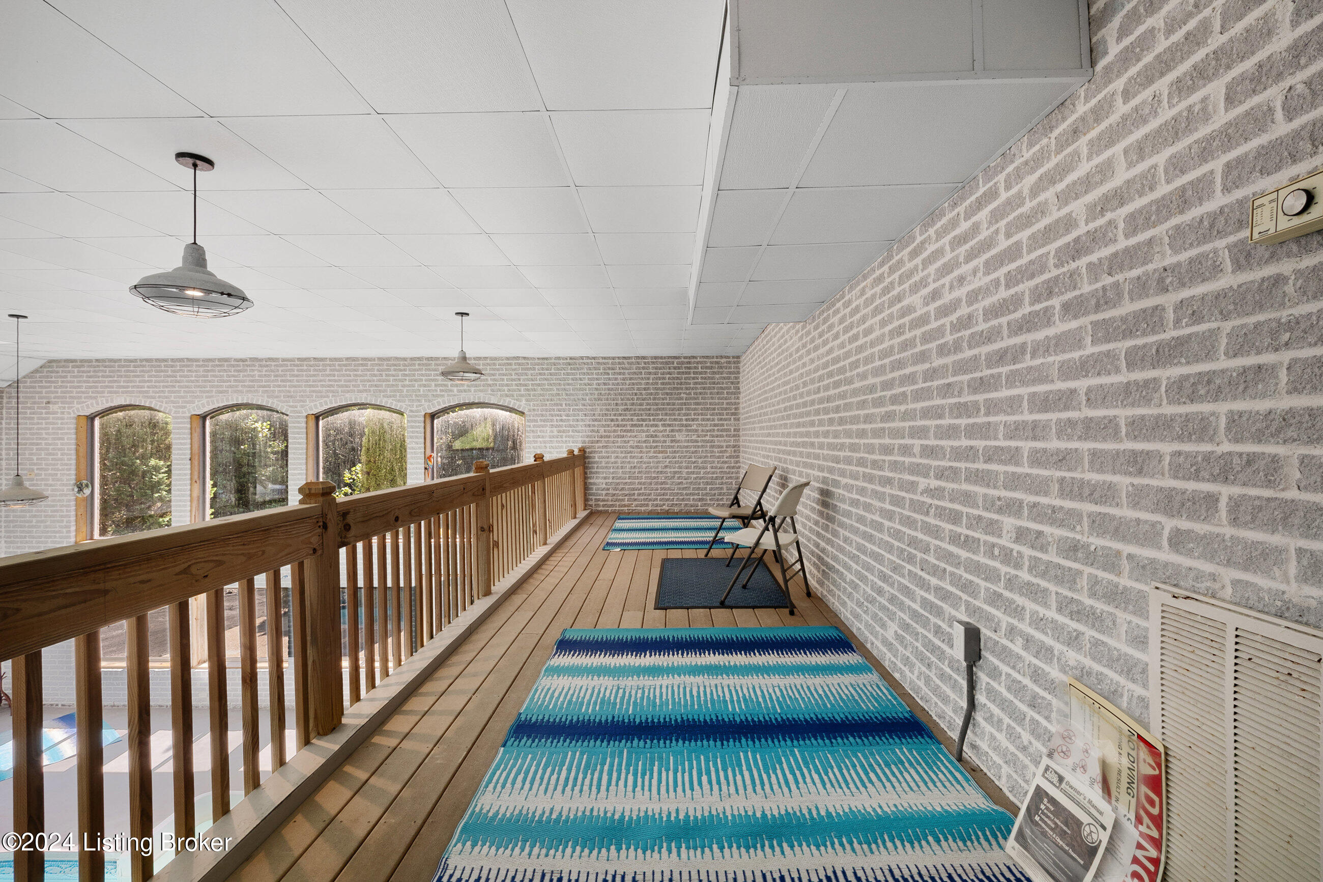 1084 Oak Pointe Dr