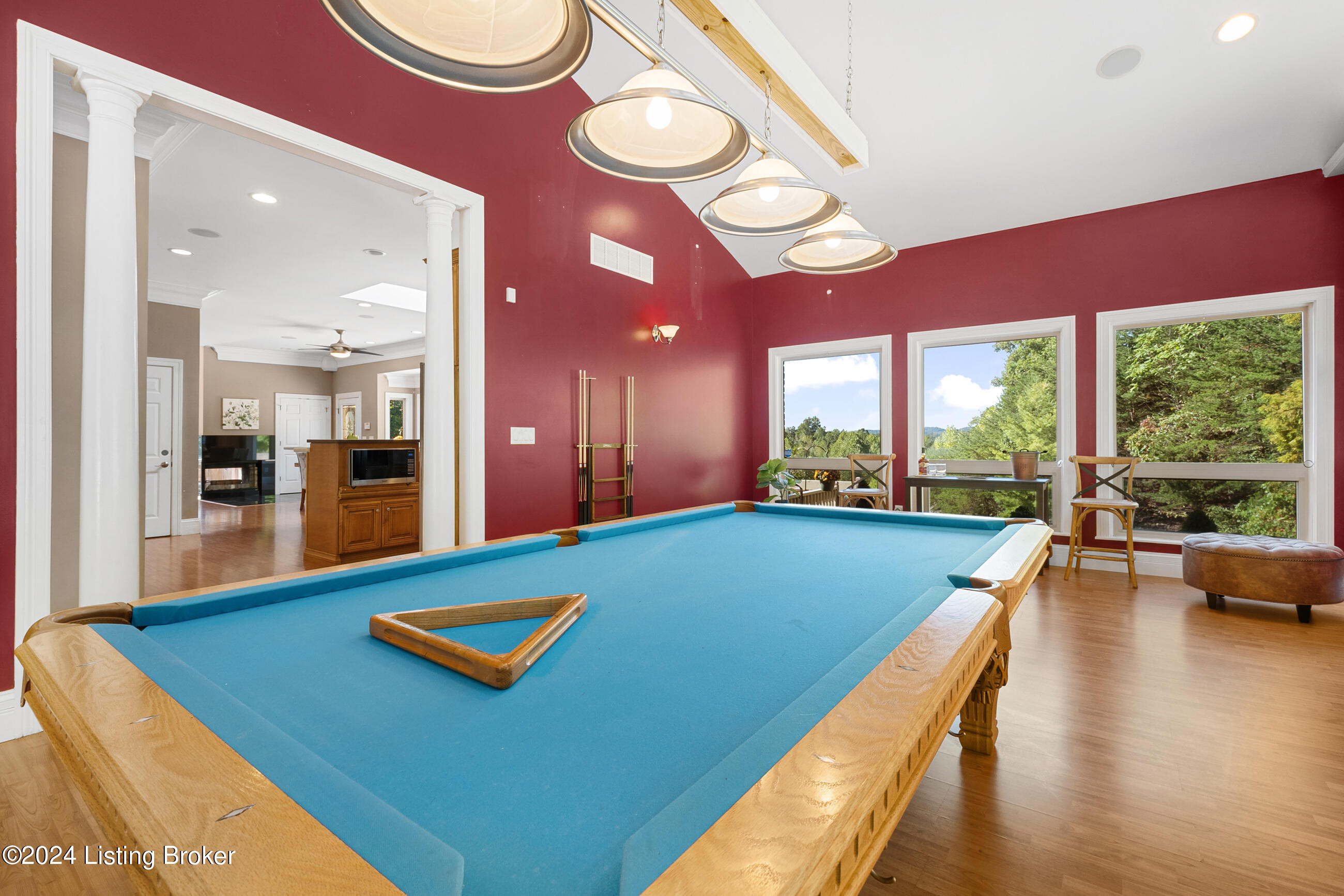 1084 Oak Pointe Dr