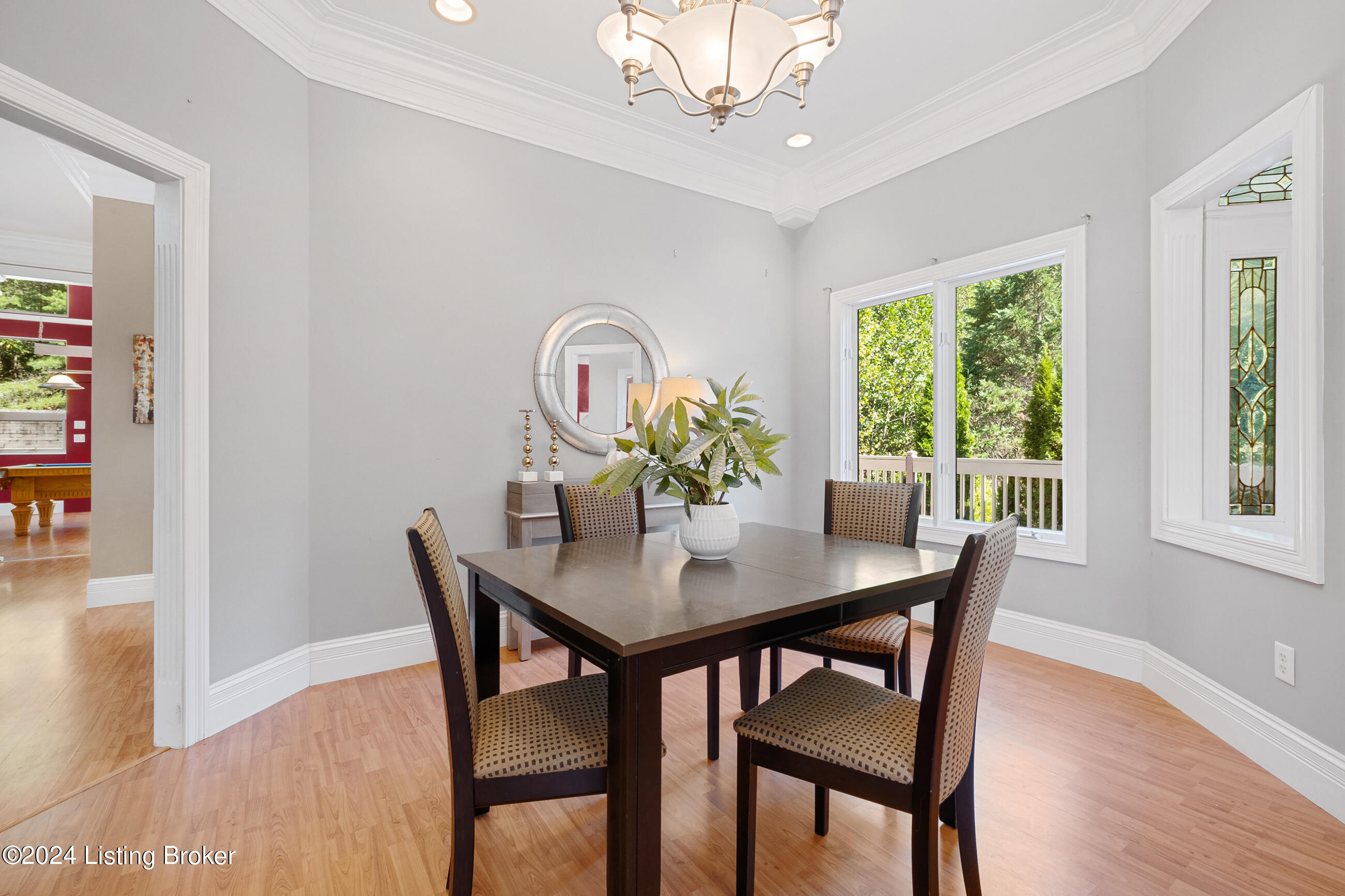 1084 Oak Pointe Dr