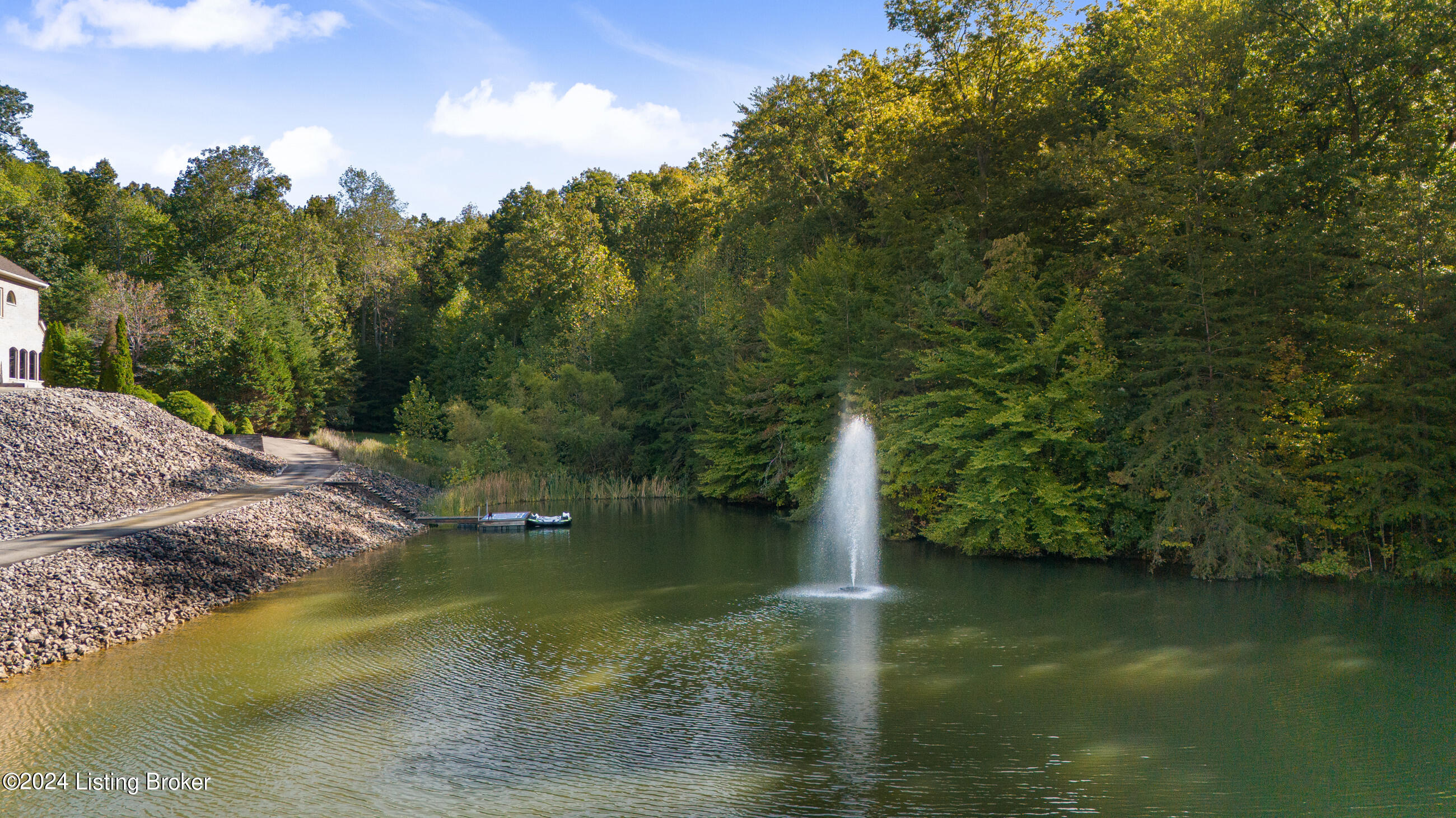 1084 Oak Pointe Dr