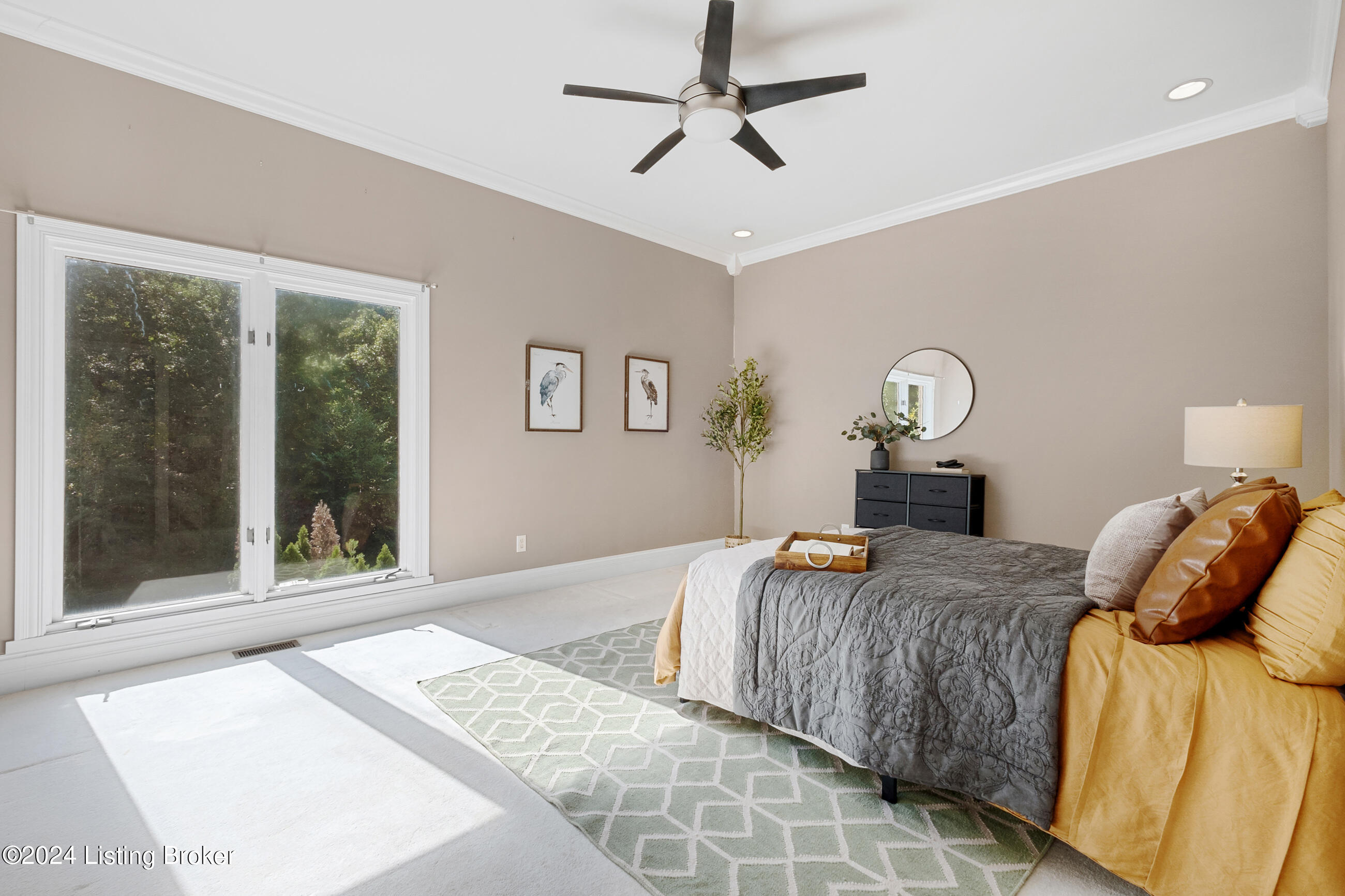 1084 Oak Pointe Dr