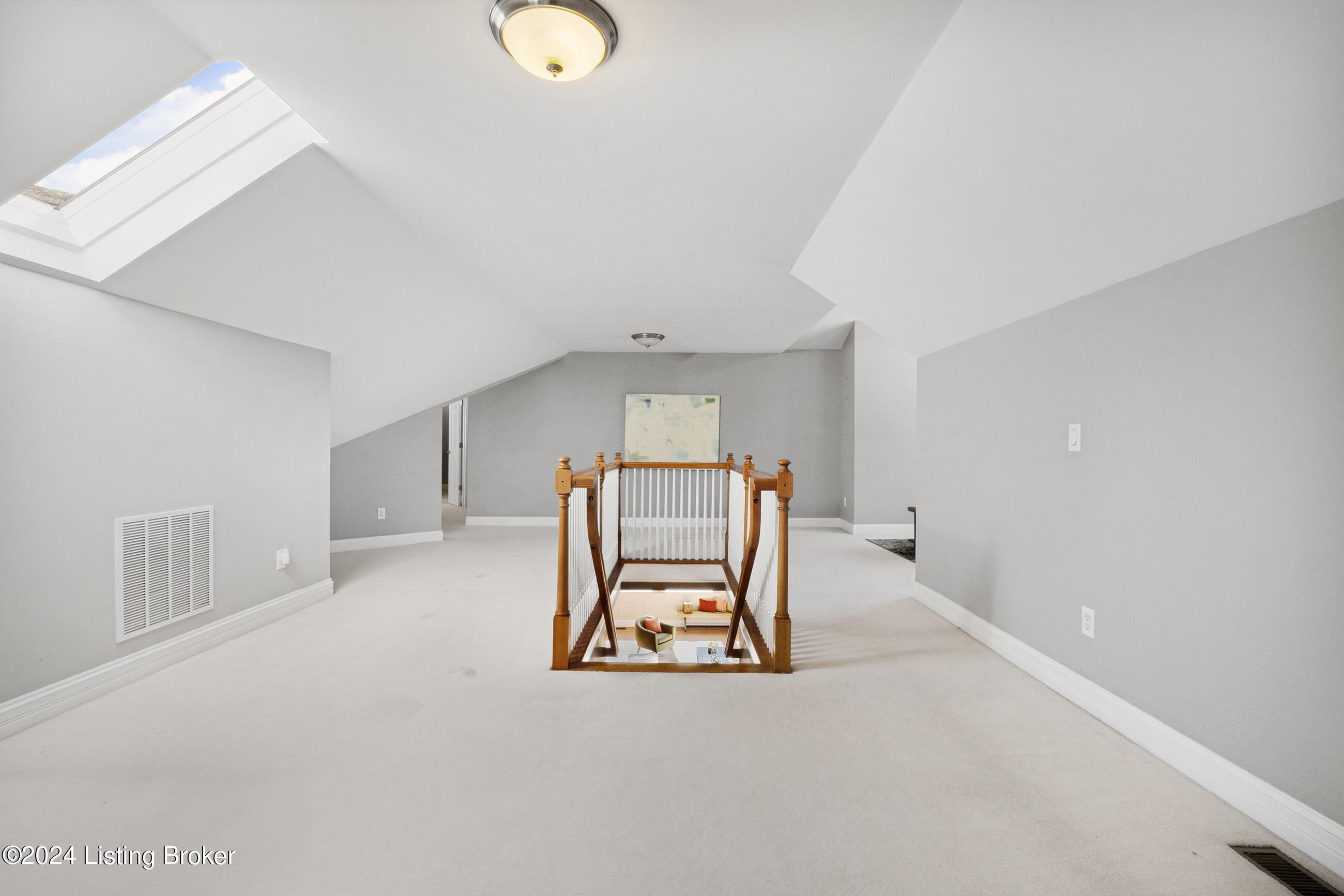 1084 Oak Pointe Dr