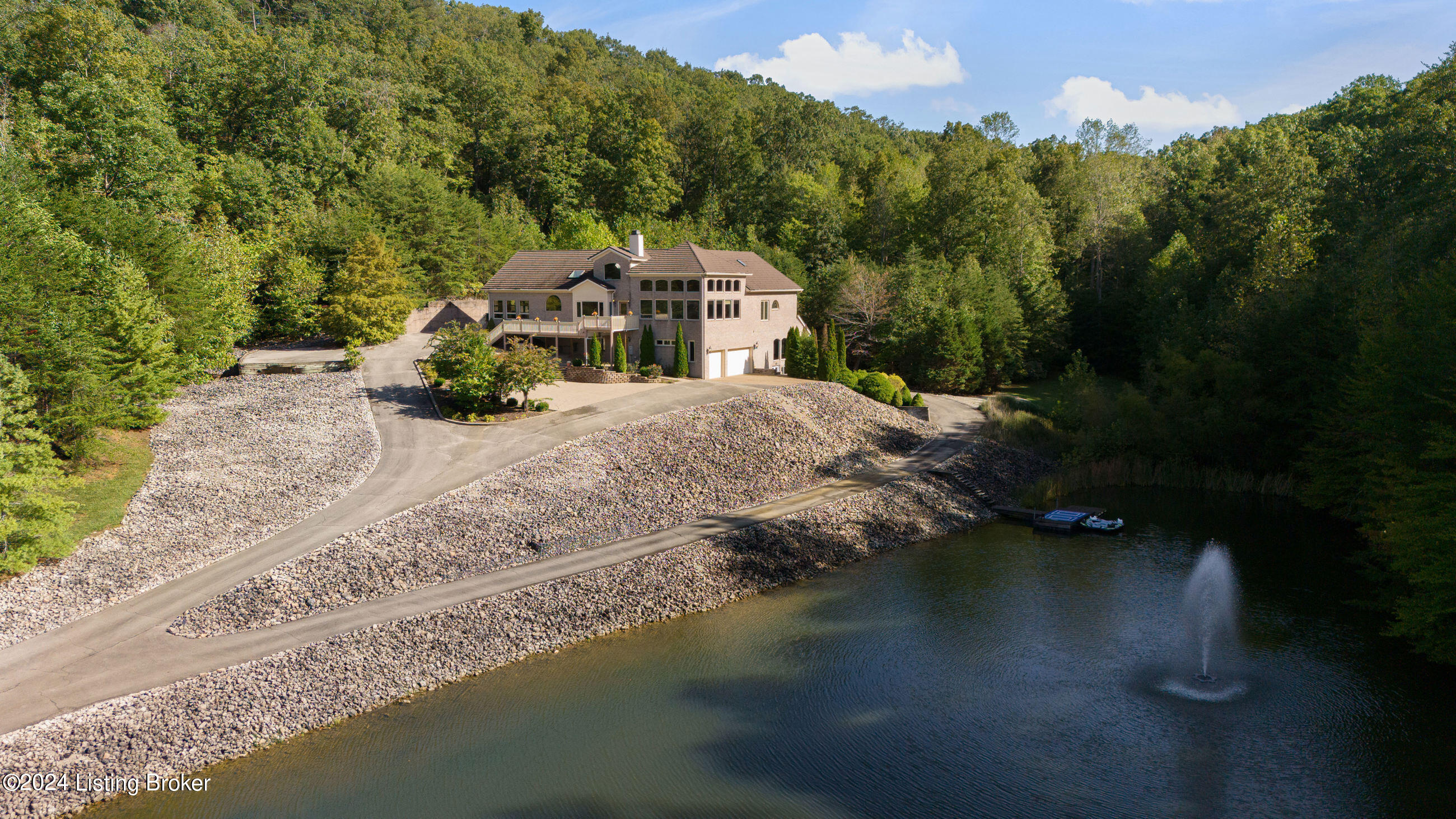 1084 Oak Pointe Dr