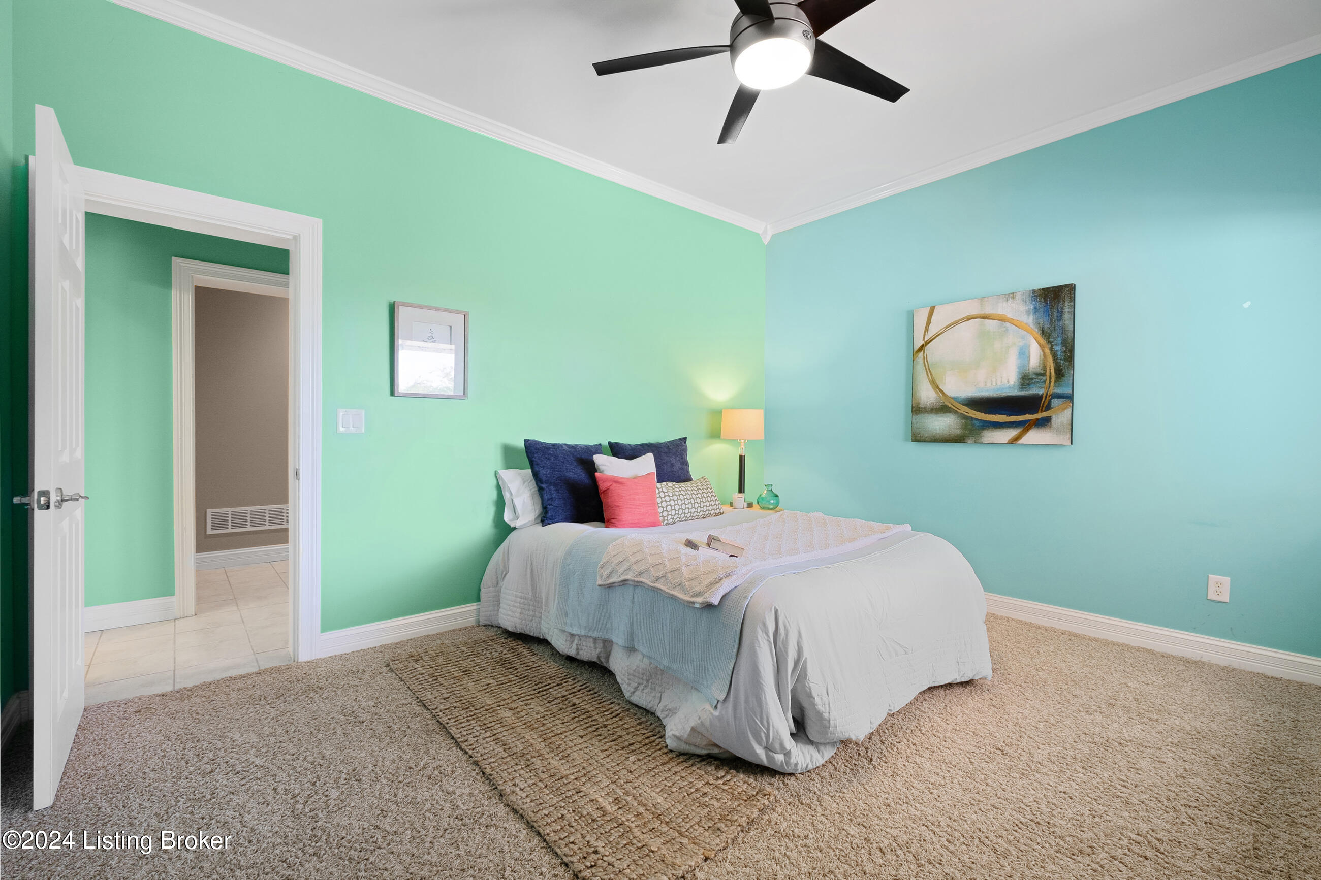 1084 Oak Pointe Dr