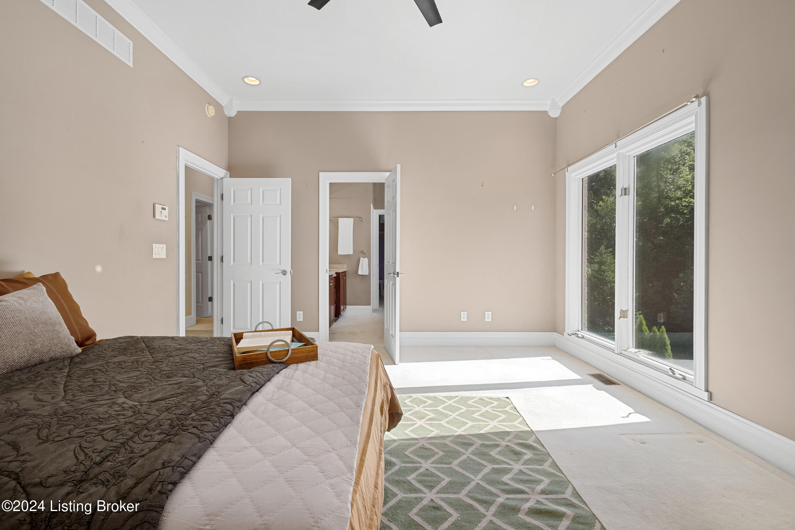 1084 Oak Pointe Dr
