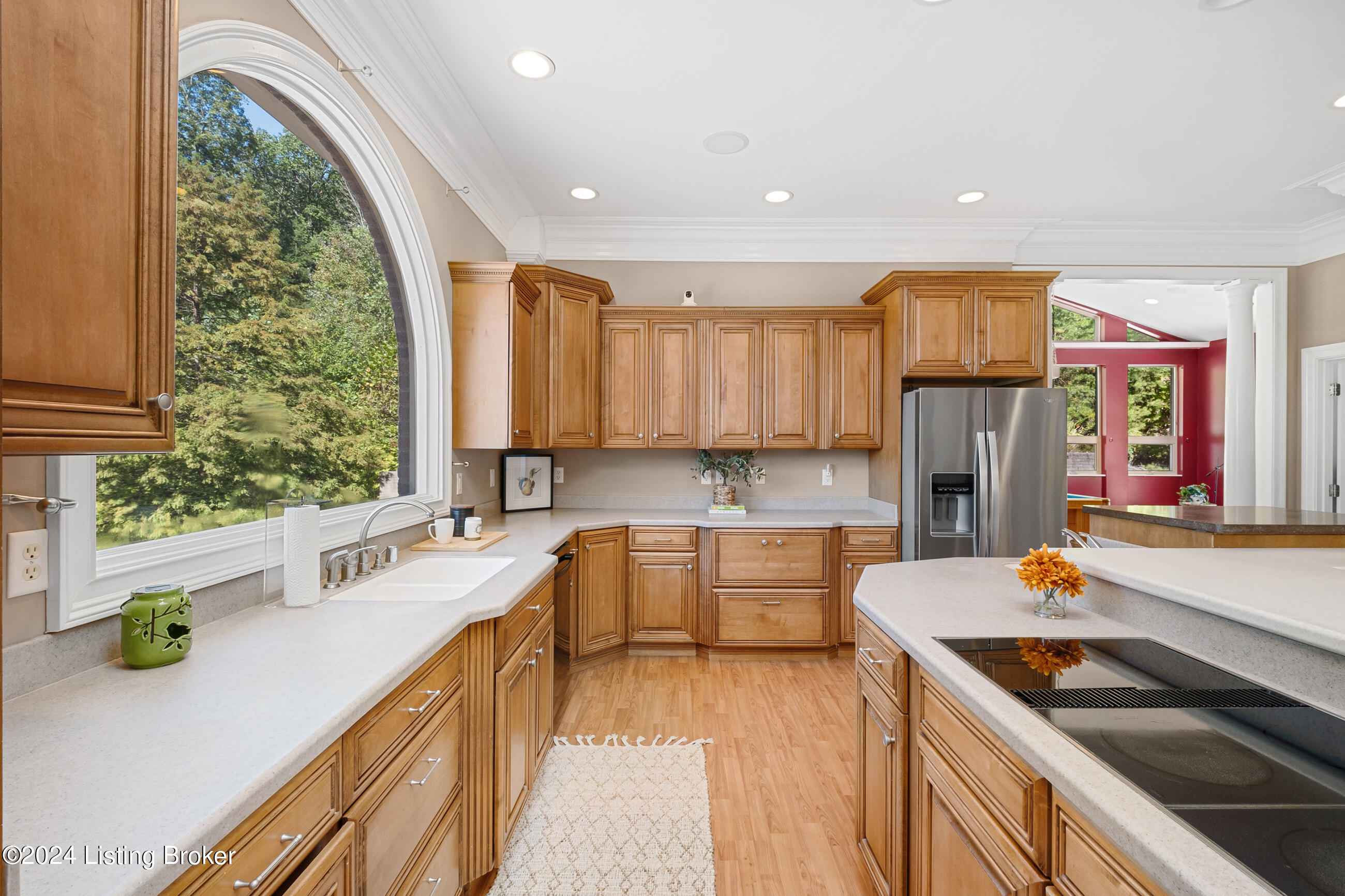 1084 Oak Pointe Dr