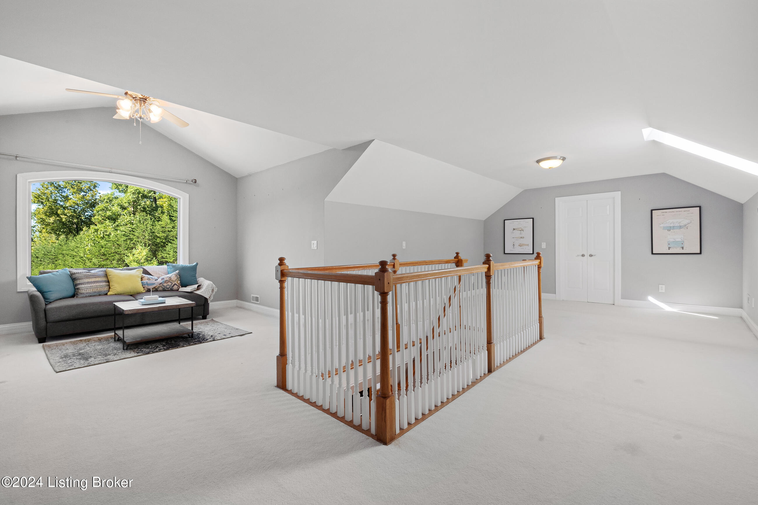 1084 Oak Pointe Dr