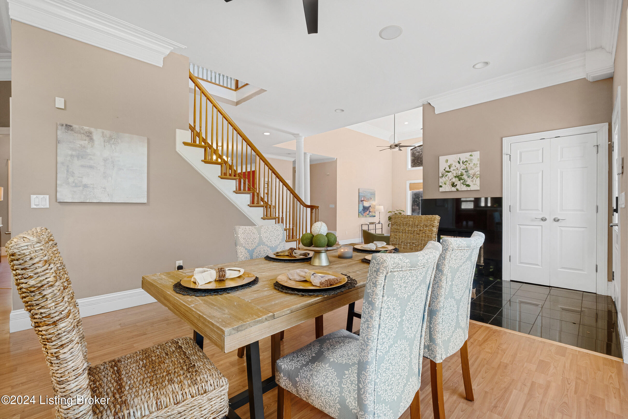 1084 Oak Pointe Dr