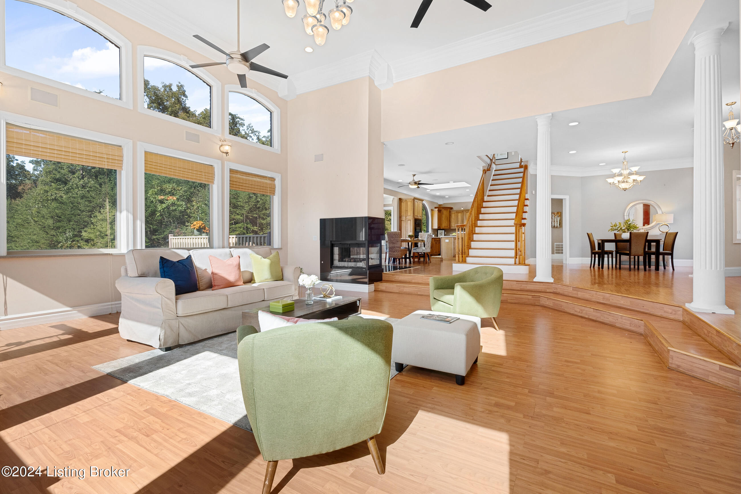 1084 Oak Pointe Dr