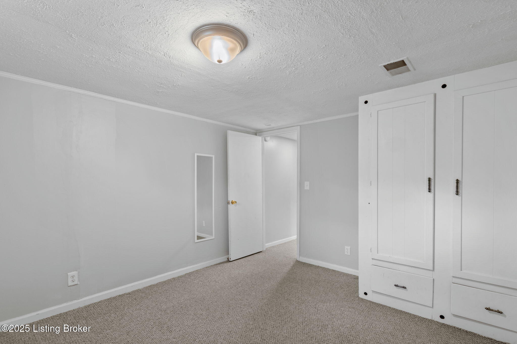 7411 Colt Dr