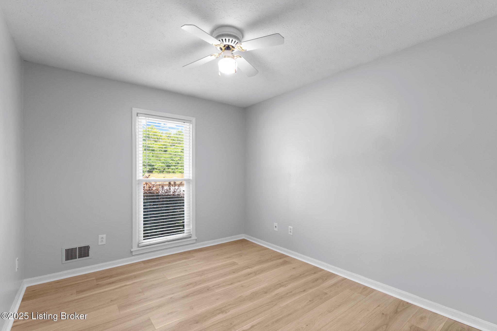 7411 Colt Dr