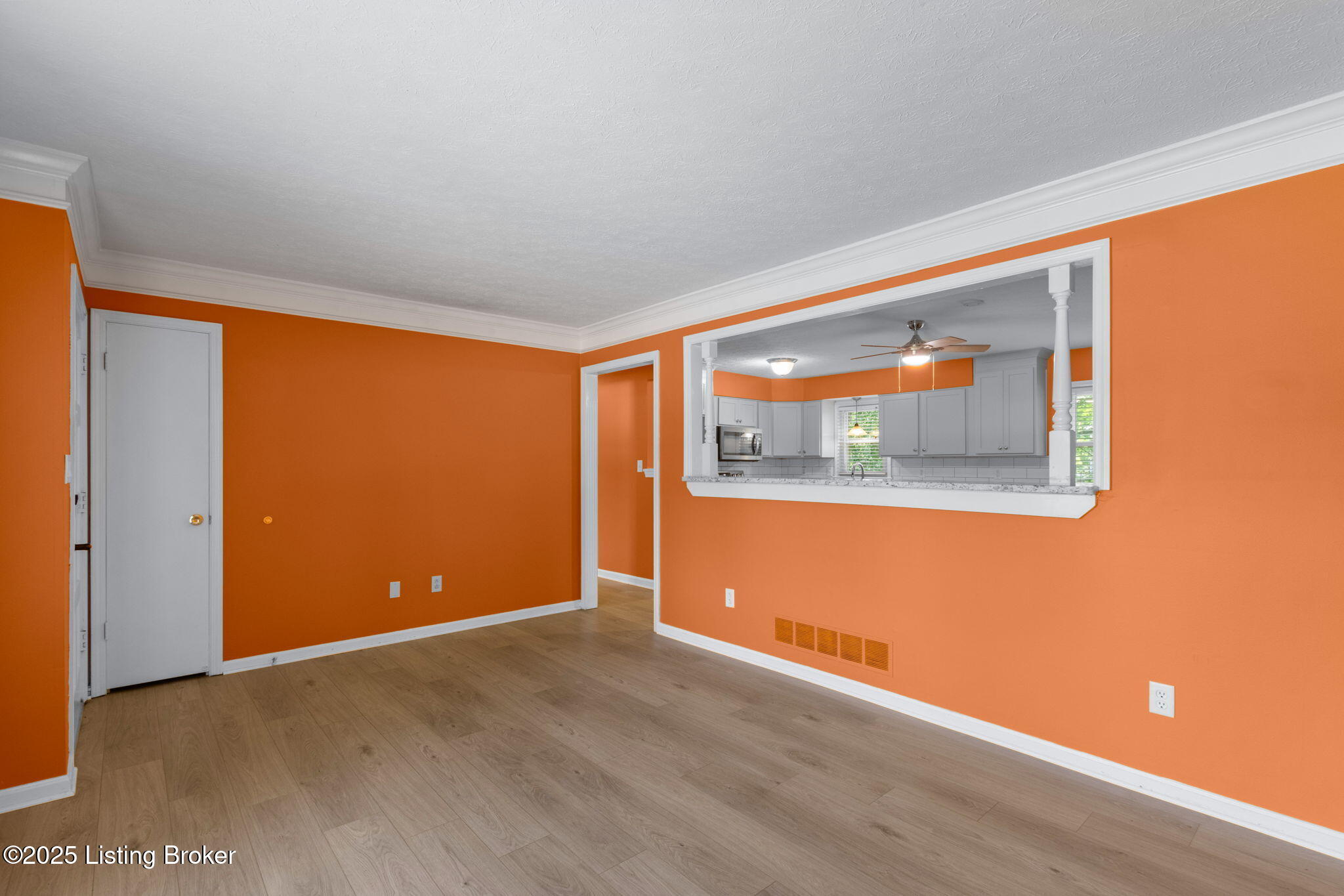 7411 Colt Dr