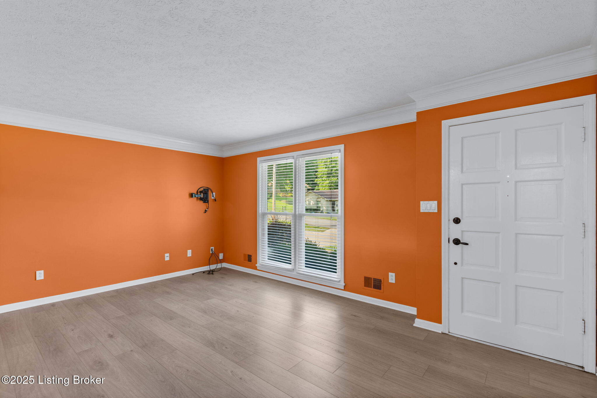 7411 Colt Dr