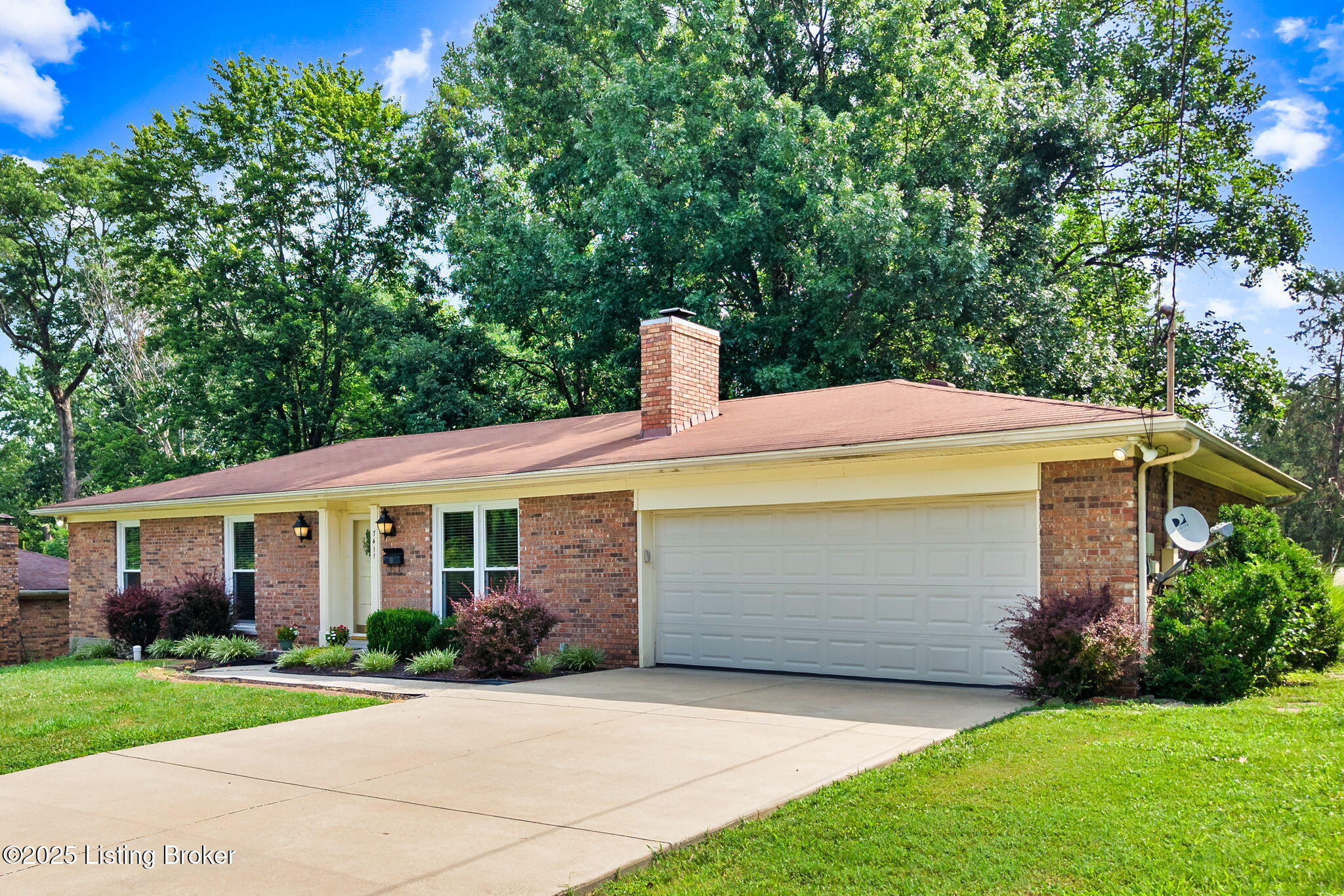 7411 Colt Dr