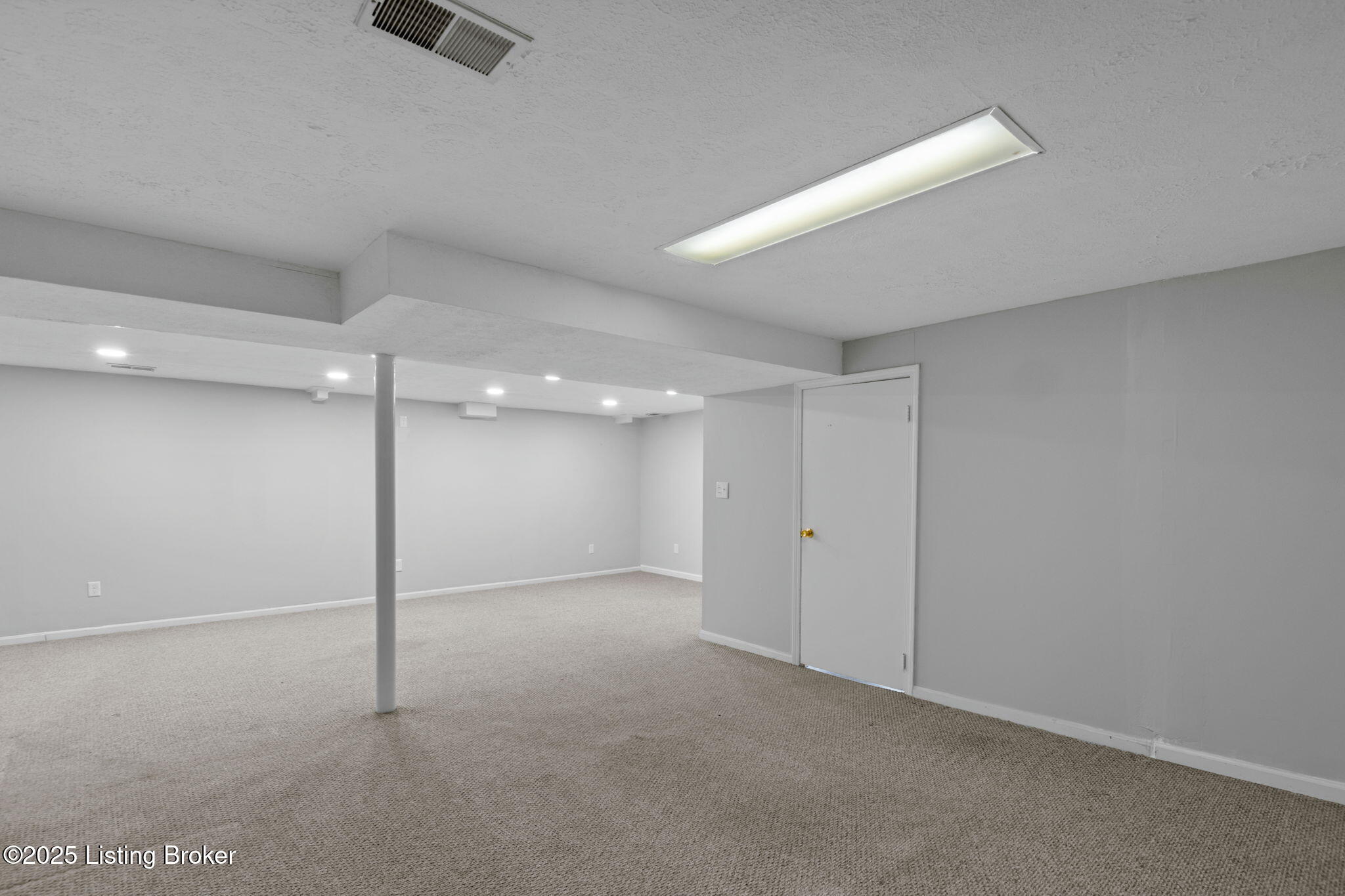7411 Colt Dr
