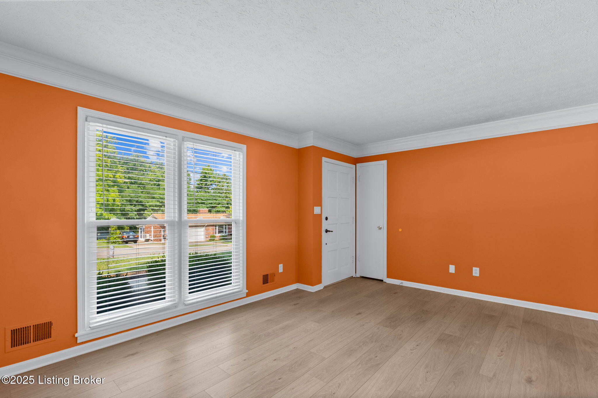 7411 Colt Dr