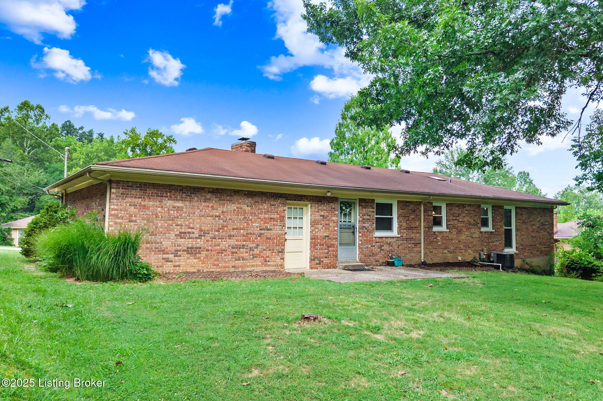 7411 Colt Dr