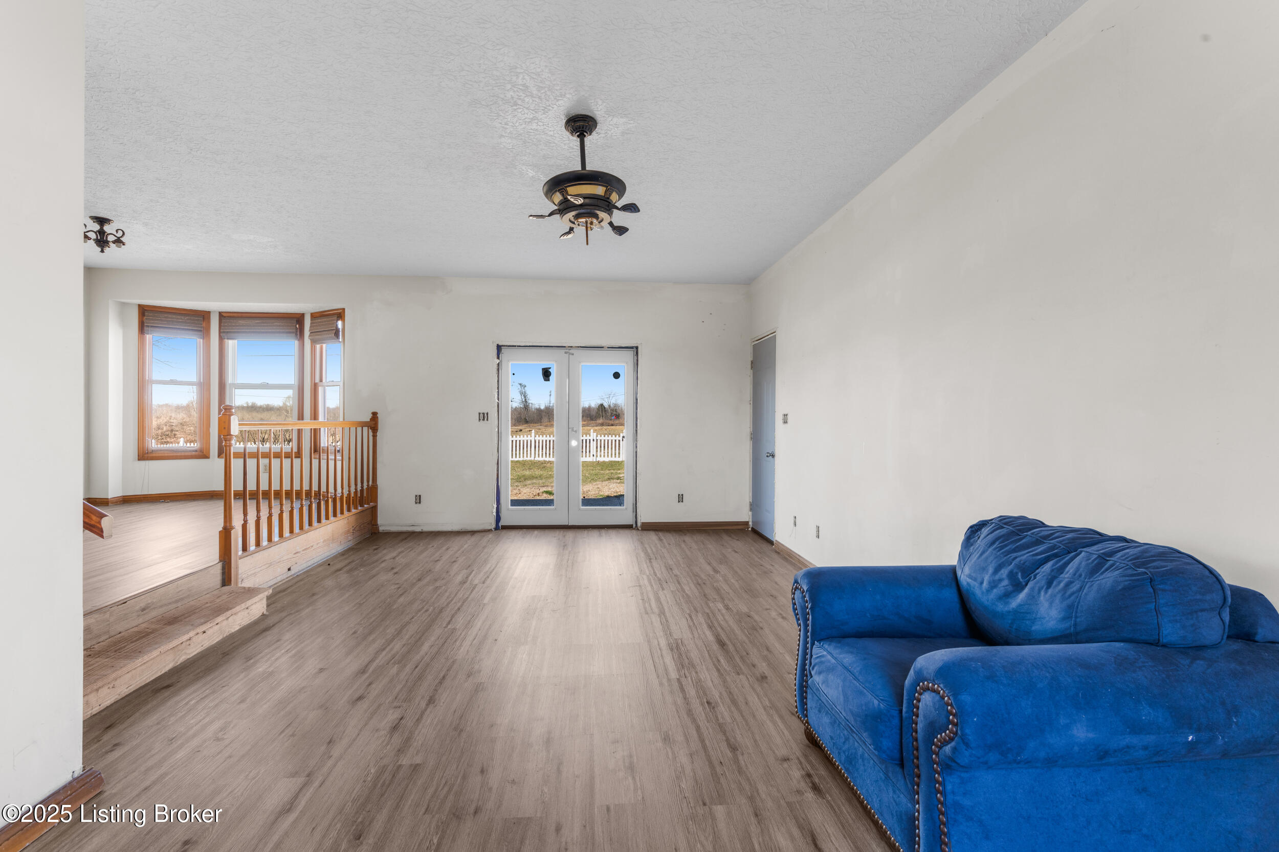 595 Centerview Dr