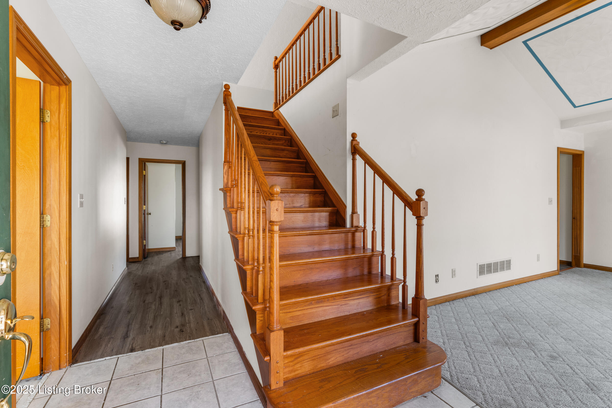 595 Centerview Dr