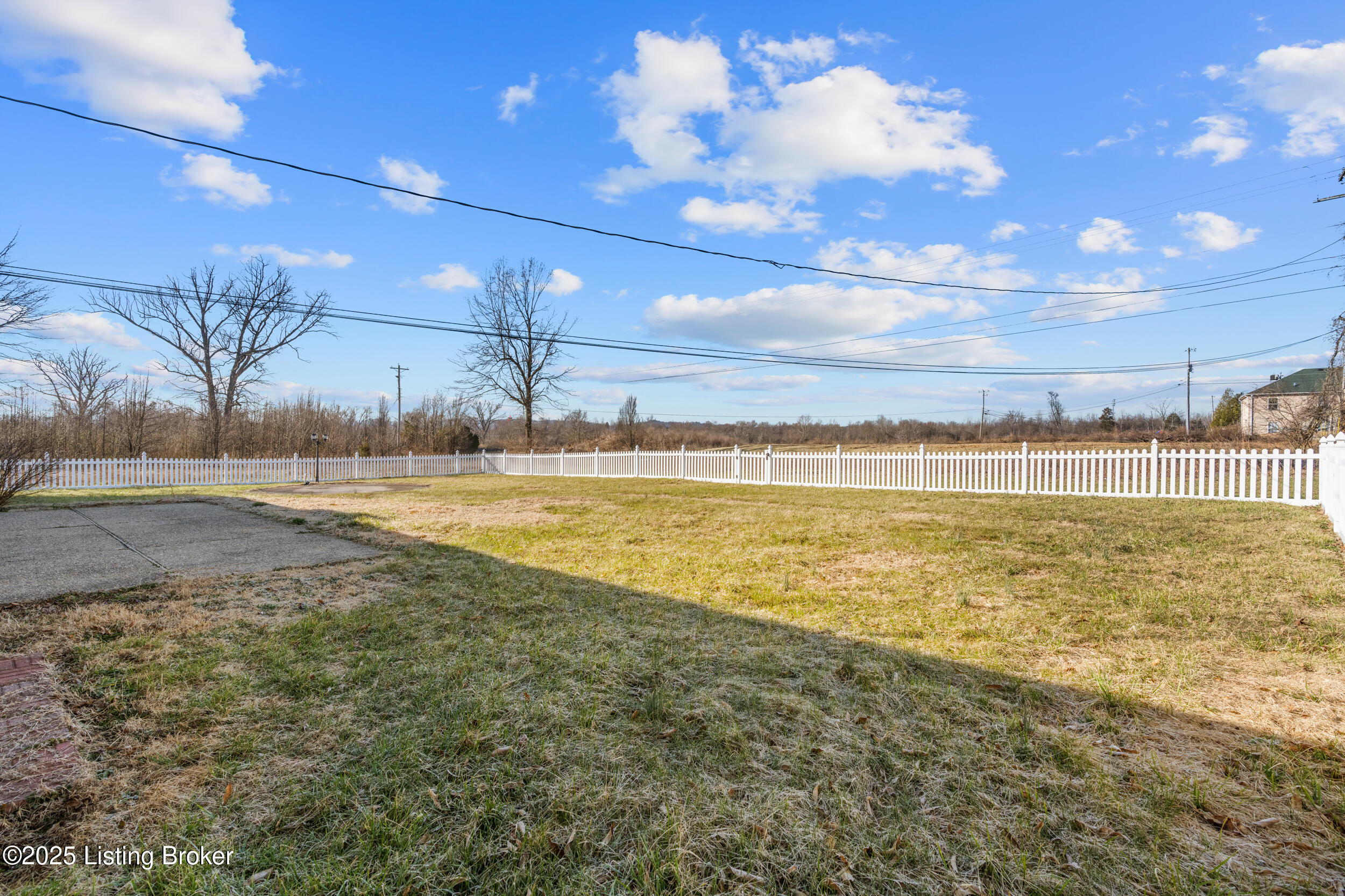 595 Centerview Dr