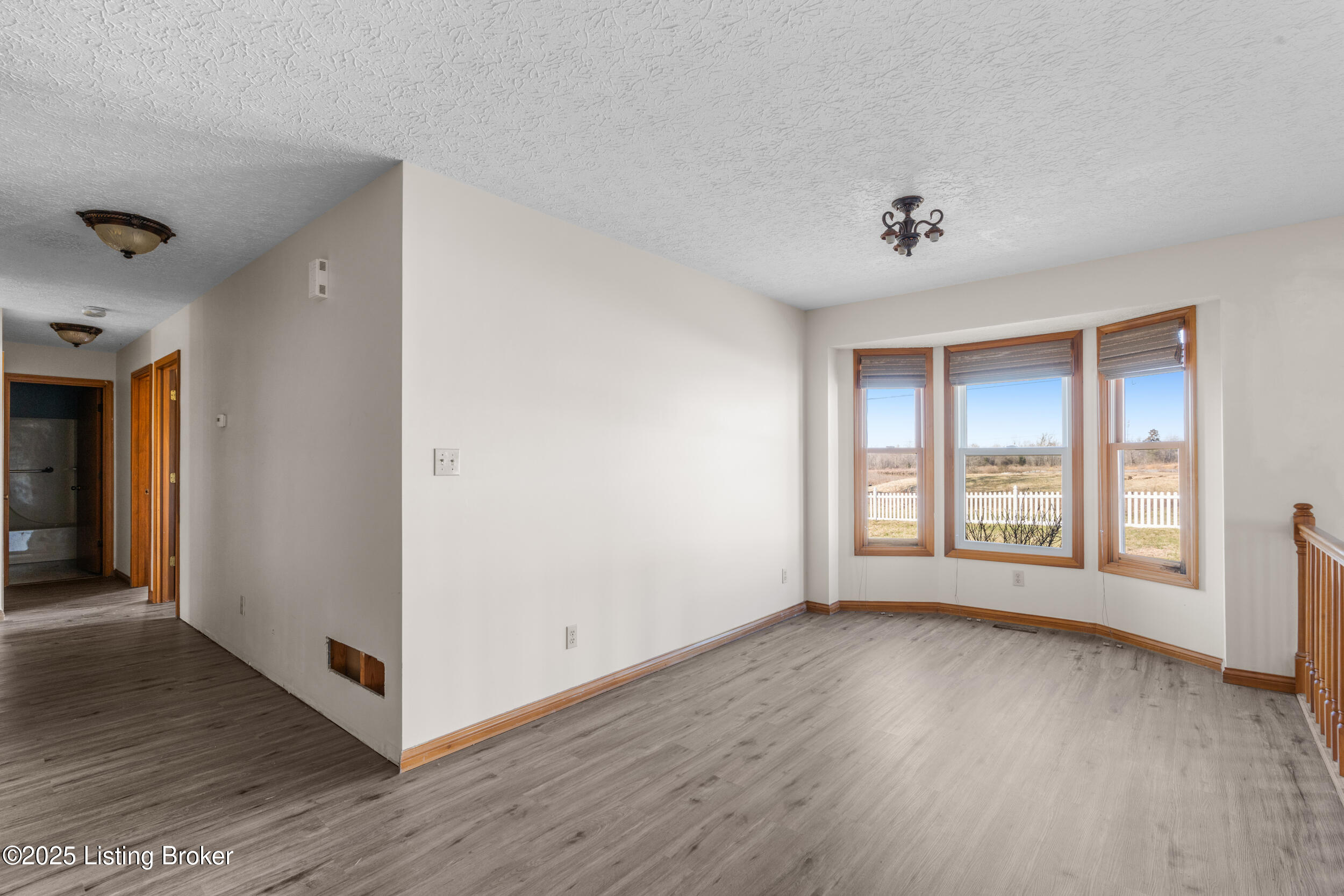 595 Centerview Dr