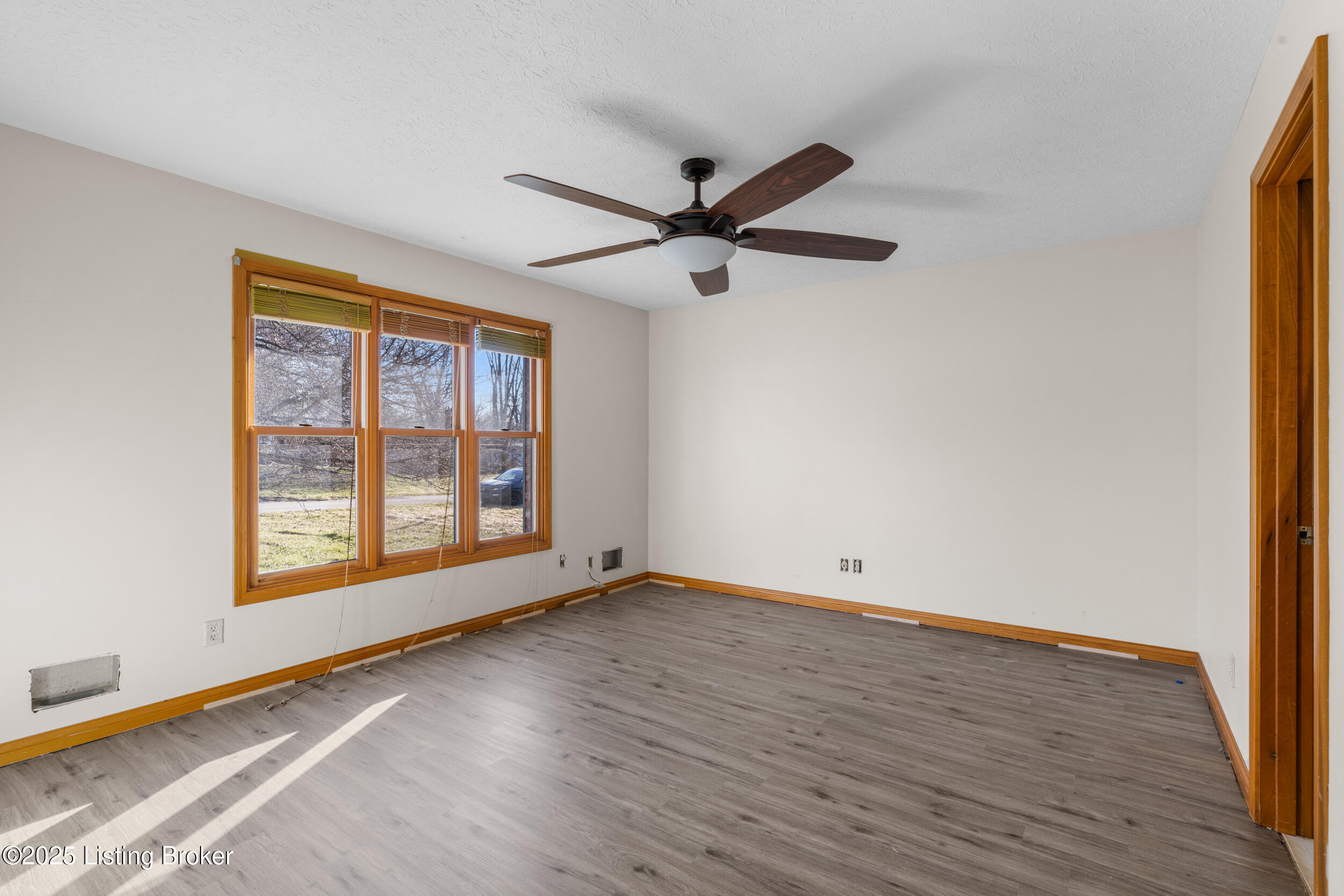 595 Centerview Dr