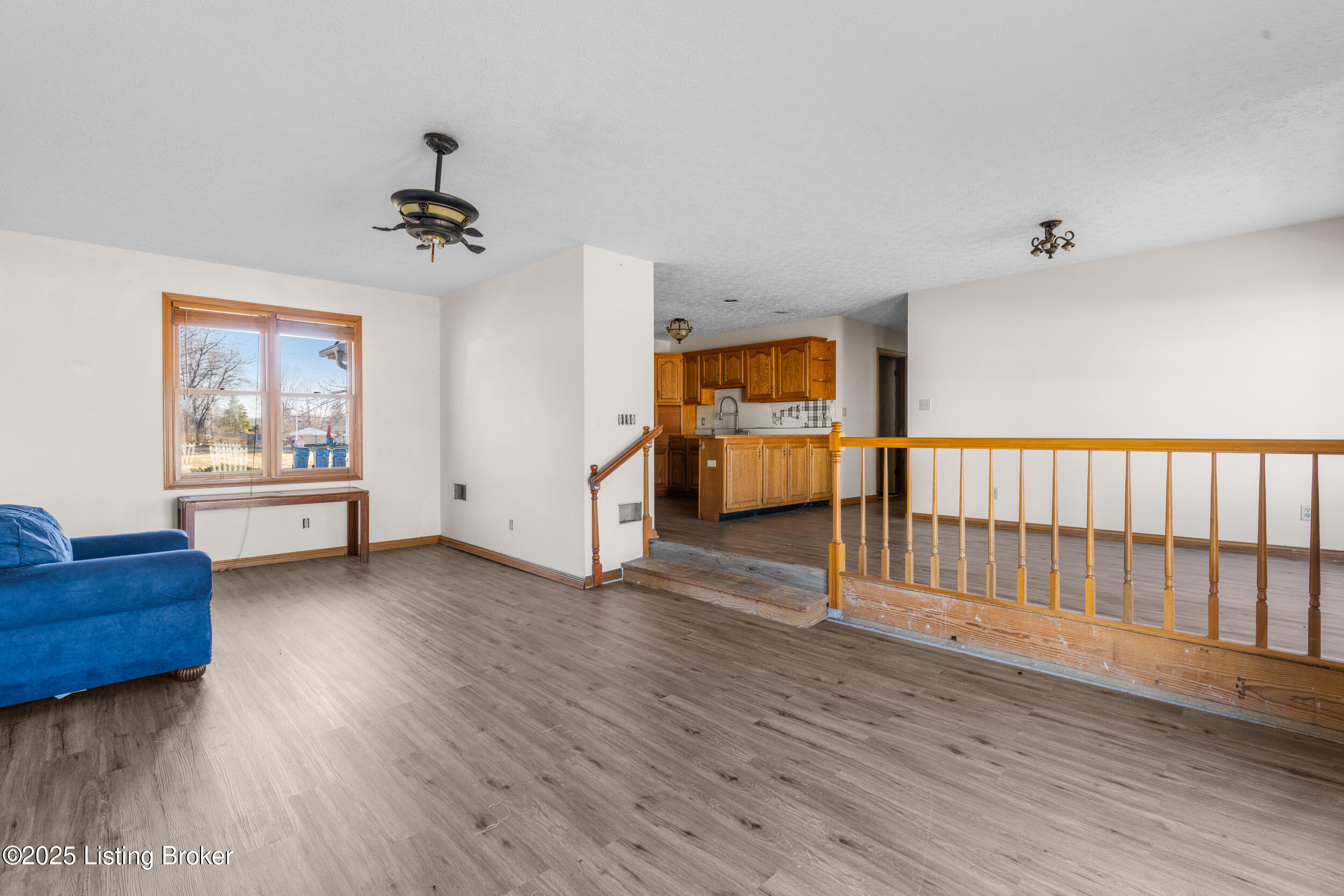 595 Centerview Dr