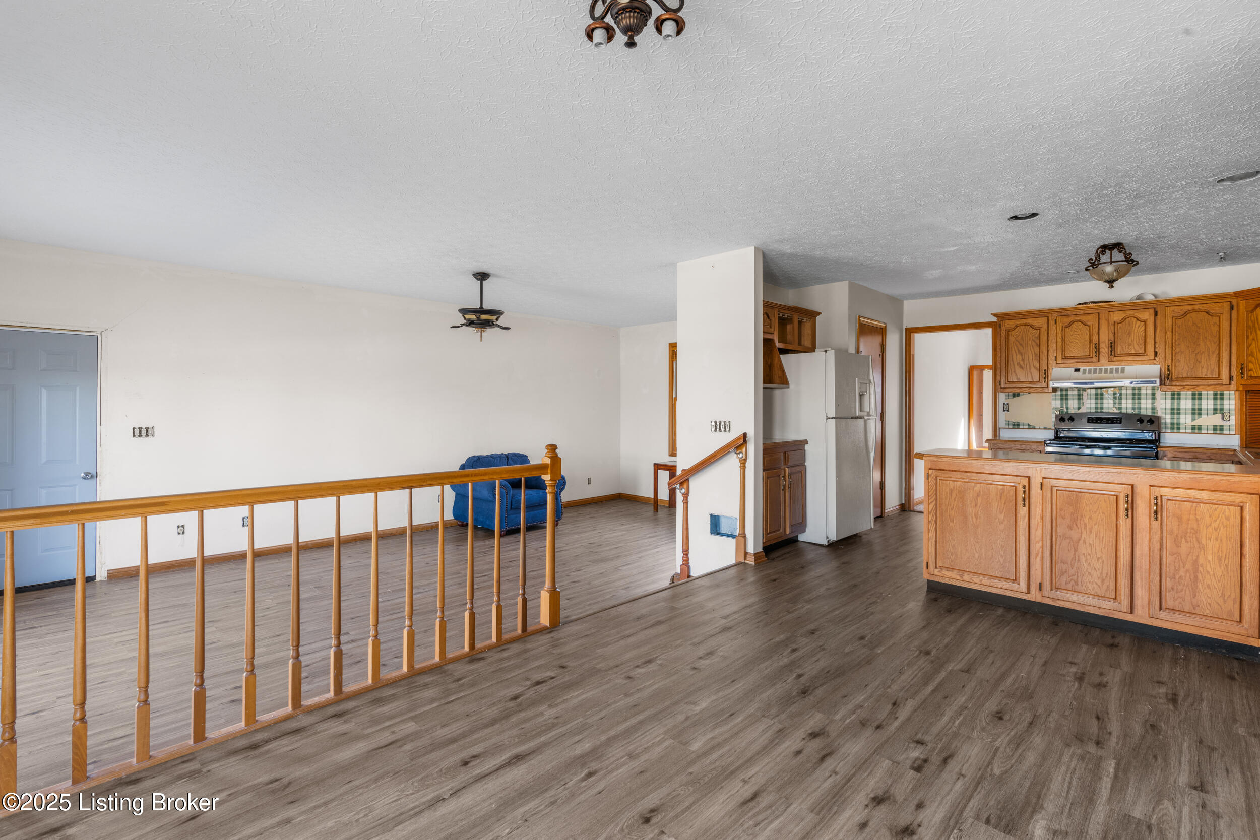 595 Centerview Dr