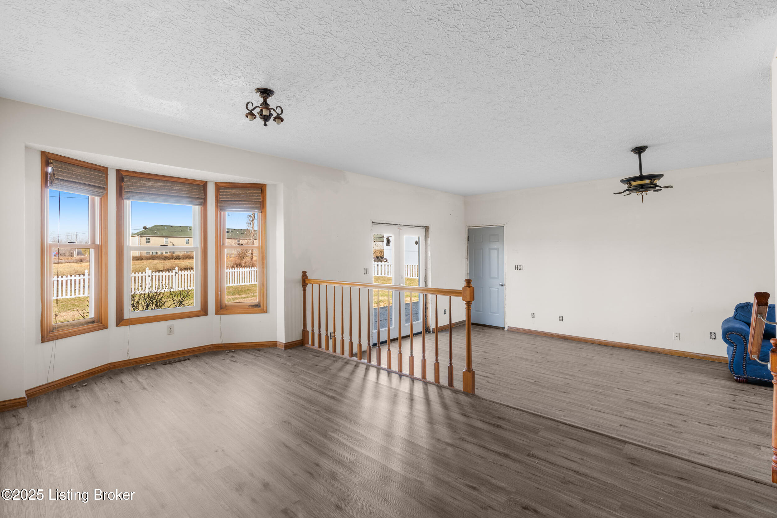 595 Centerview Dr
