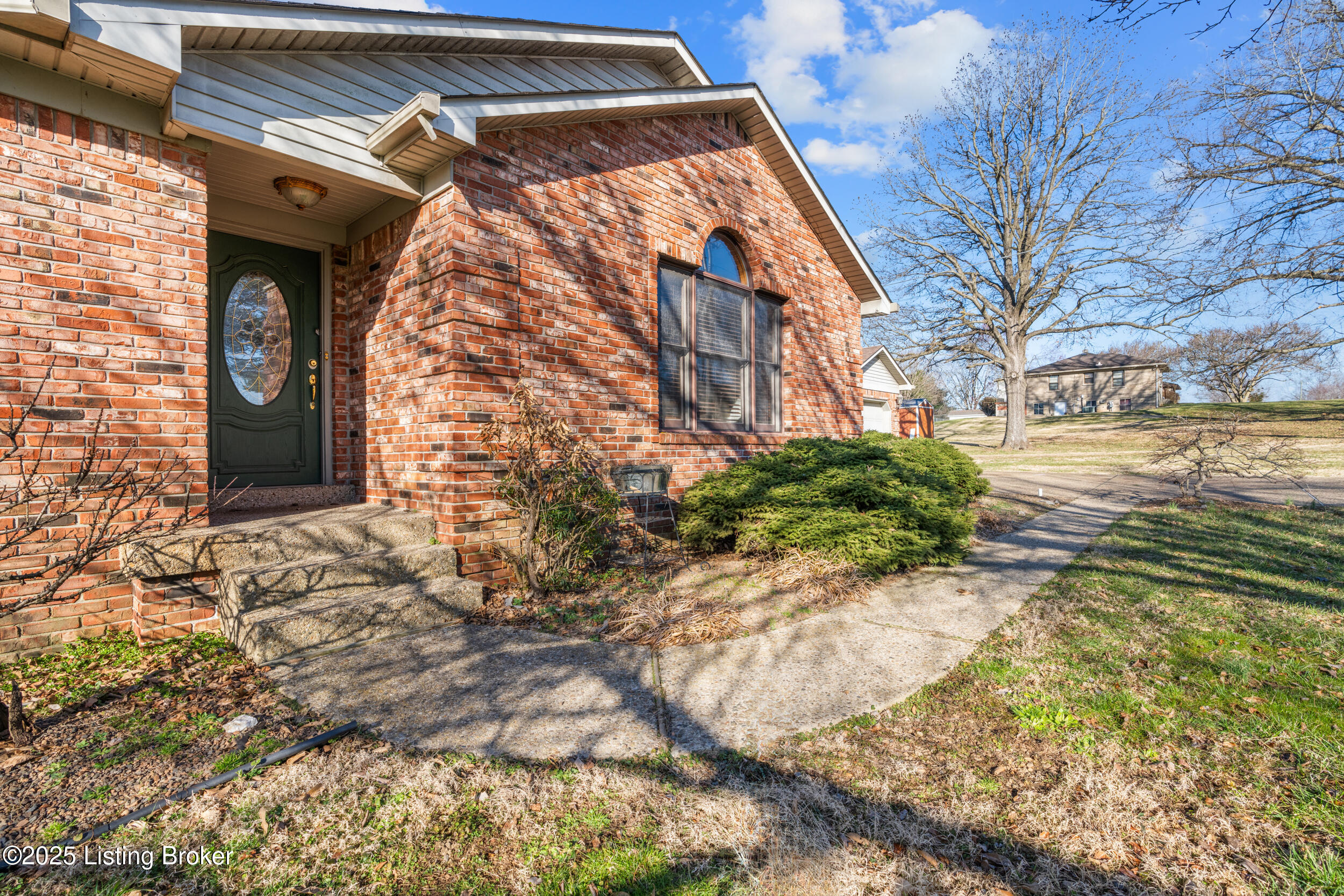 595 Centerview Dr