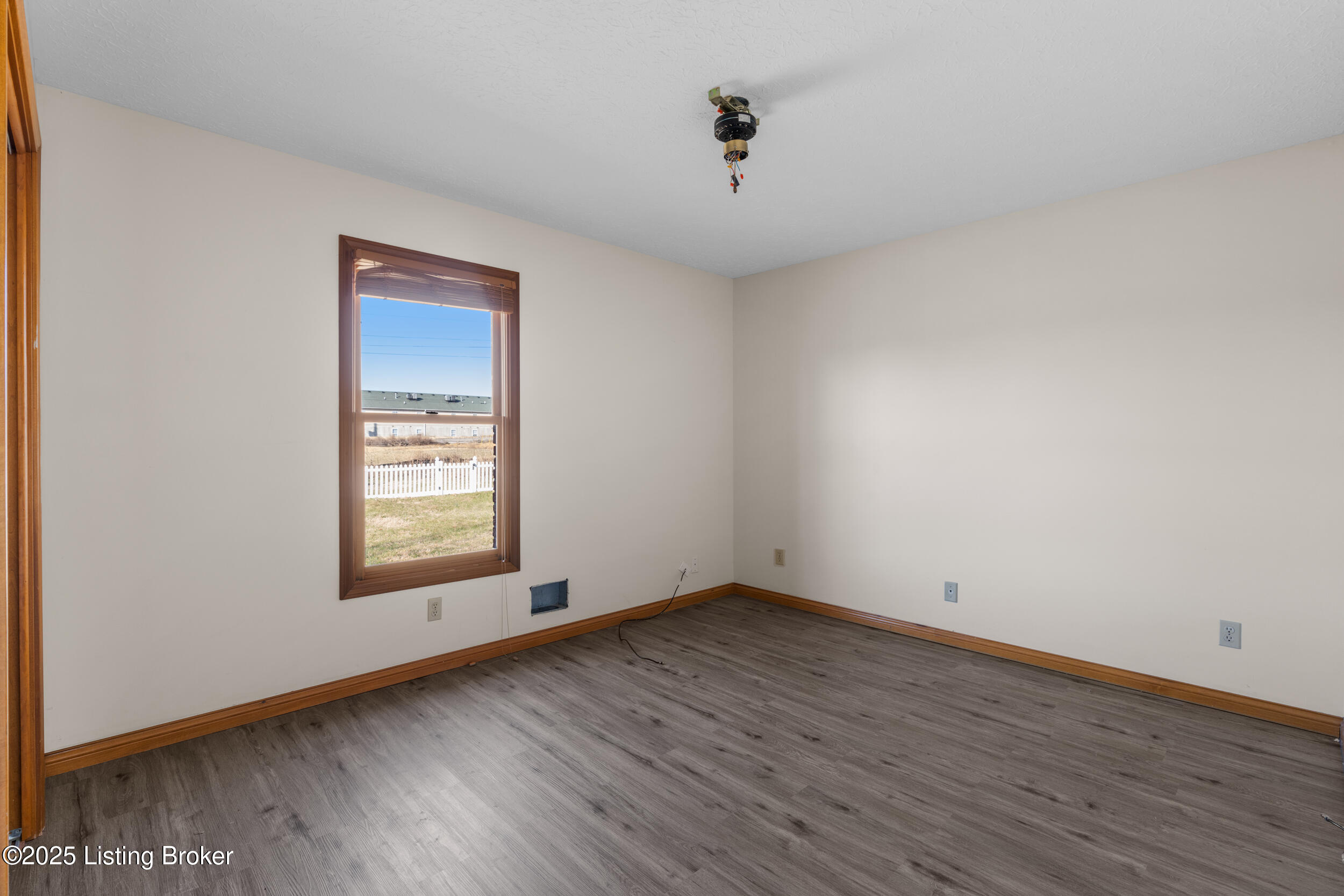 595 Centerview Dr