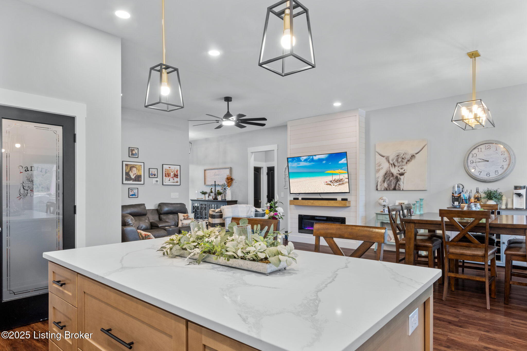 552 Crafton Dr