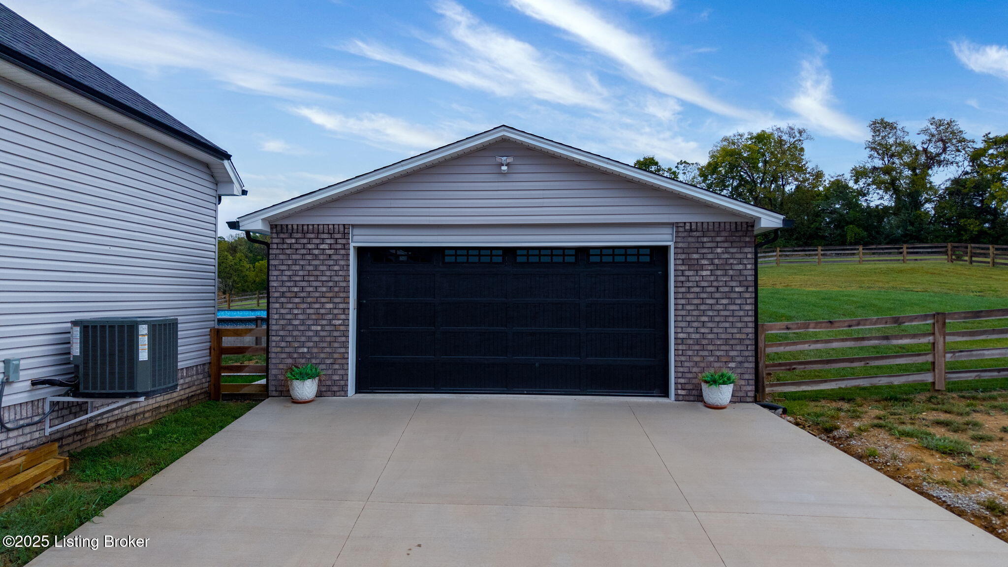 552 Crafton Dr